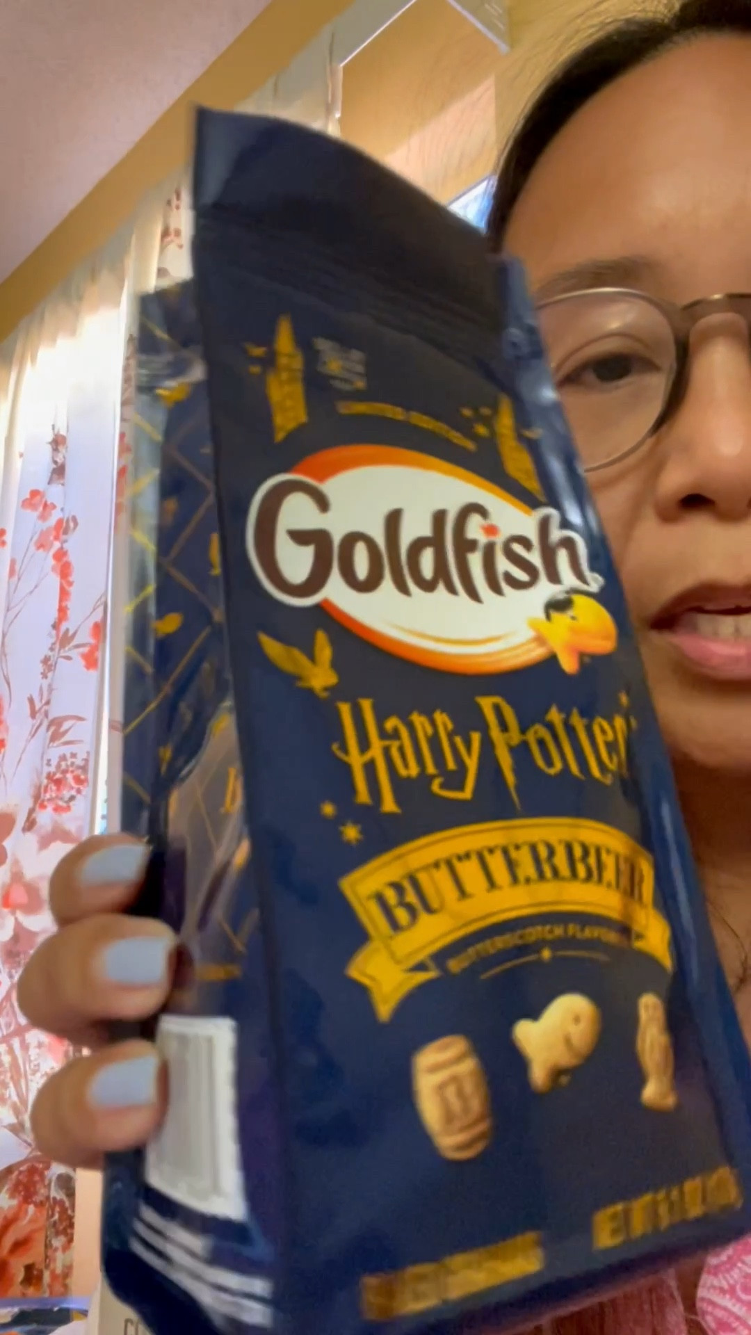 I love the butterbeer drinks they sell at Universal Studios so I obviously had to try these butterbeer flavored goldfish!

It’s sweet, almost more graham cracker tasting with a hint of butterscotch. I’d love more butterscotch flavor, but it’s still a good little snack!



#LTKfoodie #LTKmomlife #LTKvlog