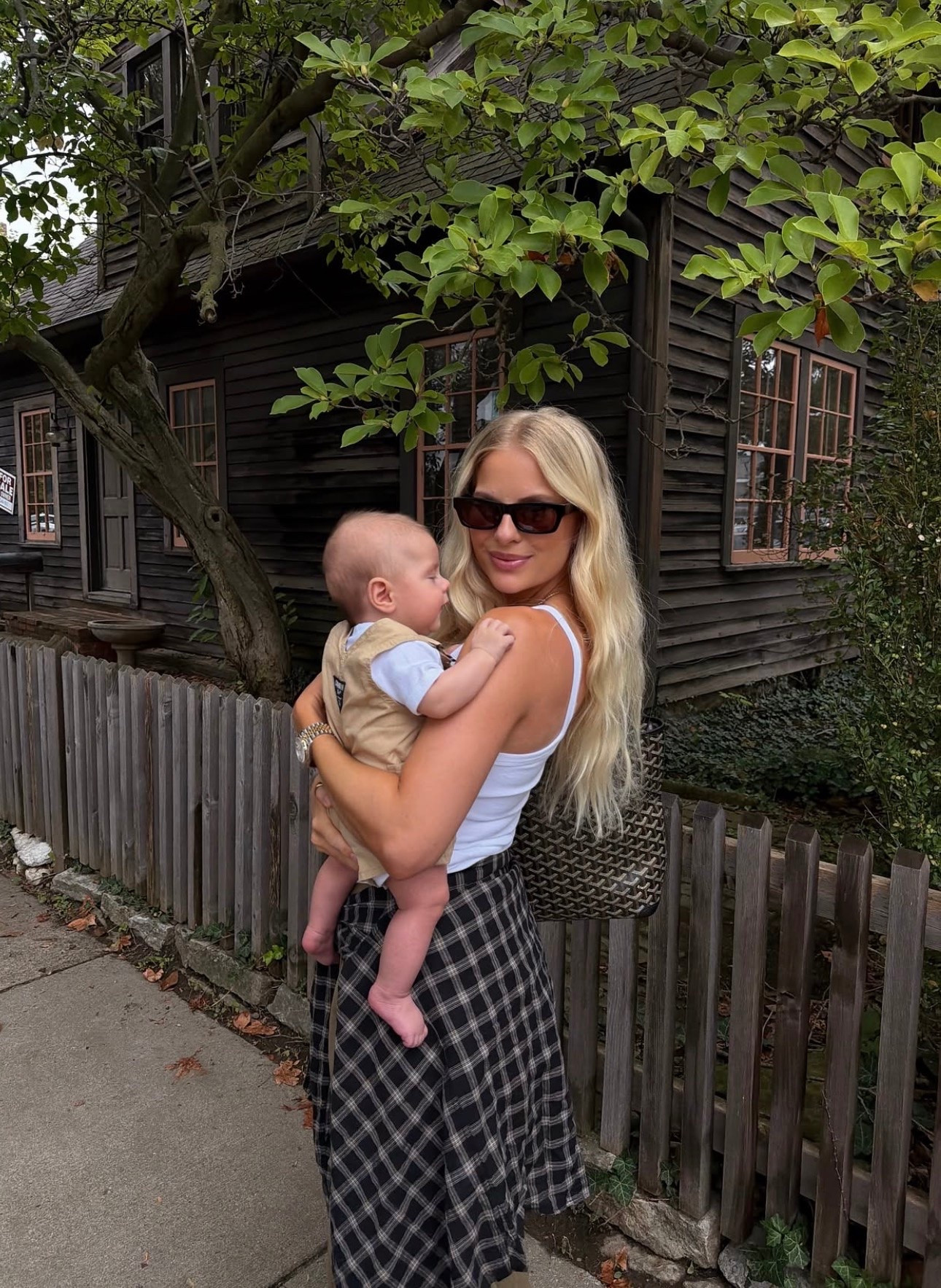 SIZE: Med in tank & pants, plaid shirt is old! #kathleenpost

Fall transition outfit, brunch look, postpartum outfit, new mom, baby boy

#LTKmomlife #LTKBaby