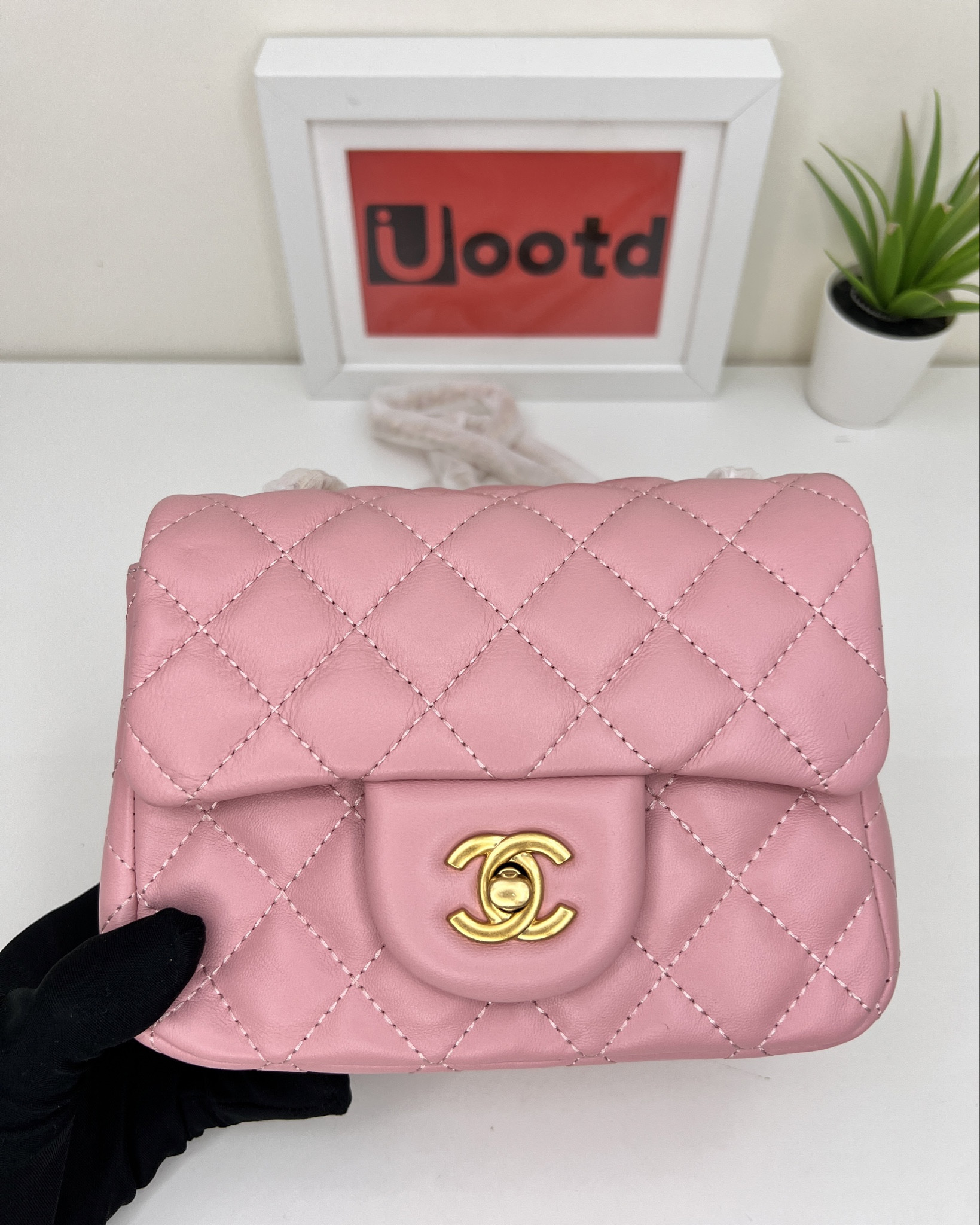 CHANEL cross body Bag Shoulder Bag 

#LTKsalealert #LTKGiftGuide #LTKitbag