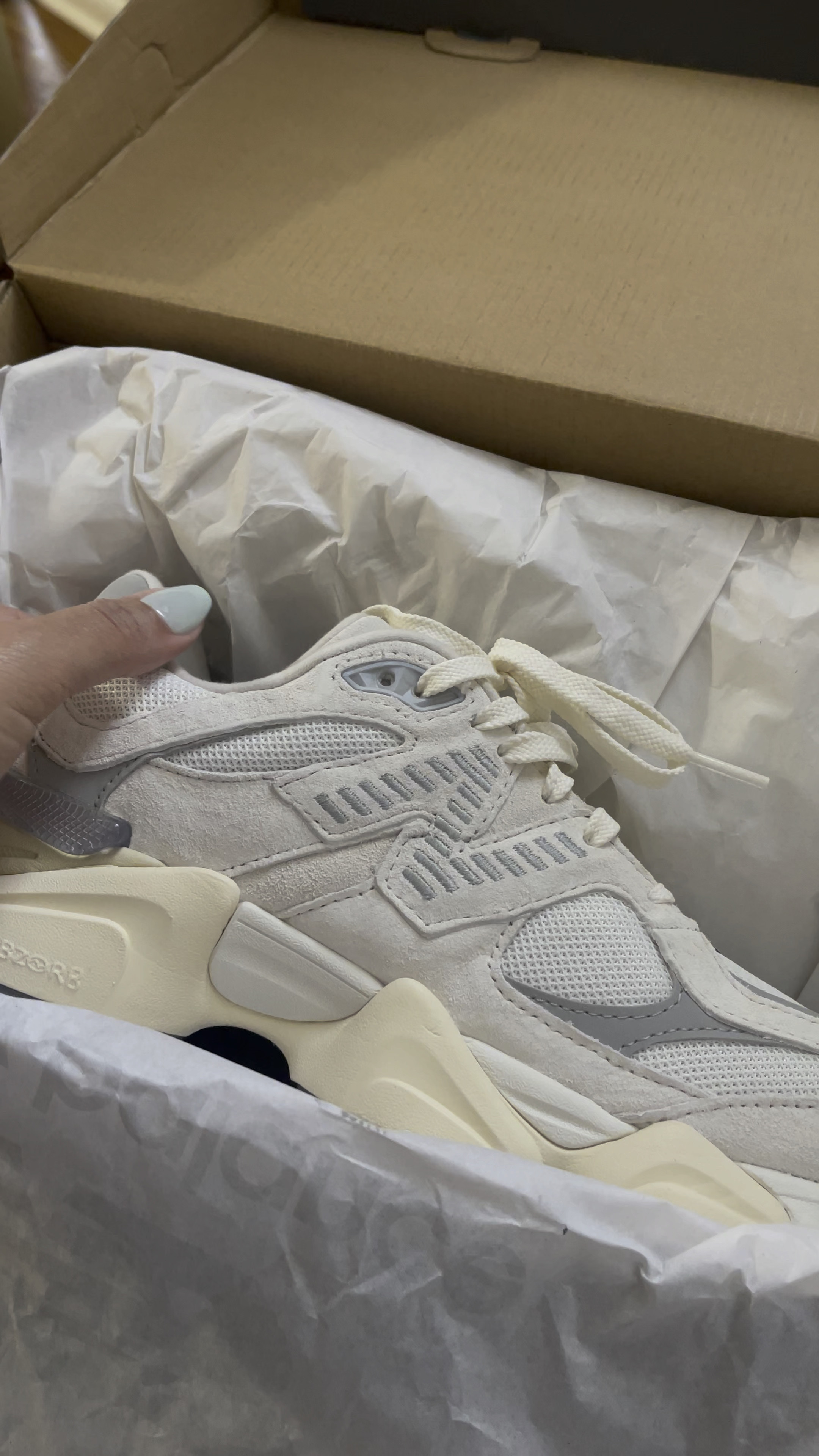 New balance 9060 Sea salt🤩☁️🤍✨

#LTKVideo