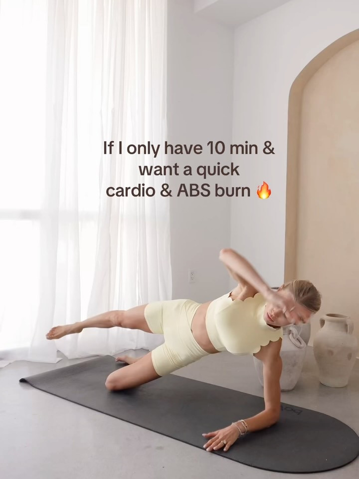 If I only got 10 min on my hands, that’s what I’d do ❤️
Each exercise - 1 min on with 15 seconds break in between to reset 😊

#workout #absseries #cardio #quickworkout 

#LTKActive #LTKselfcare #LTKfitnessgoals