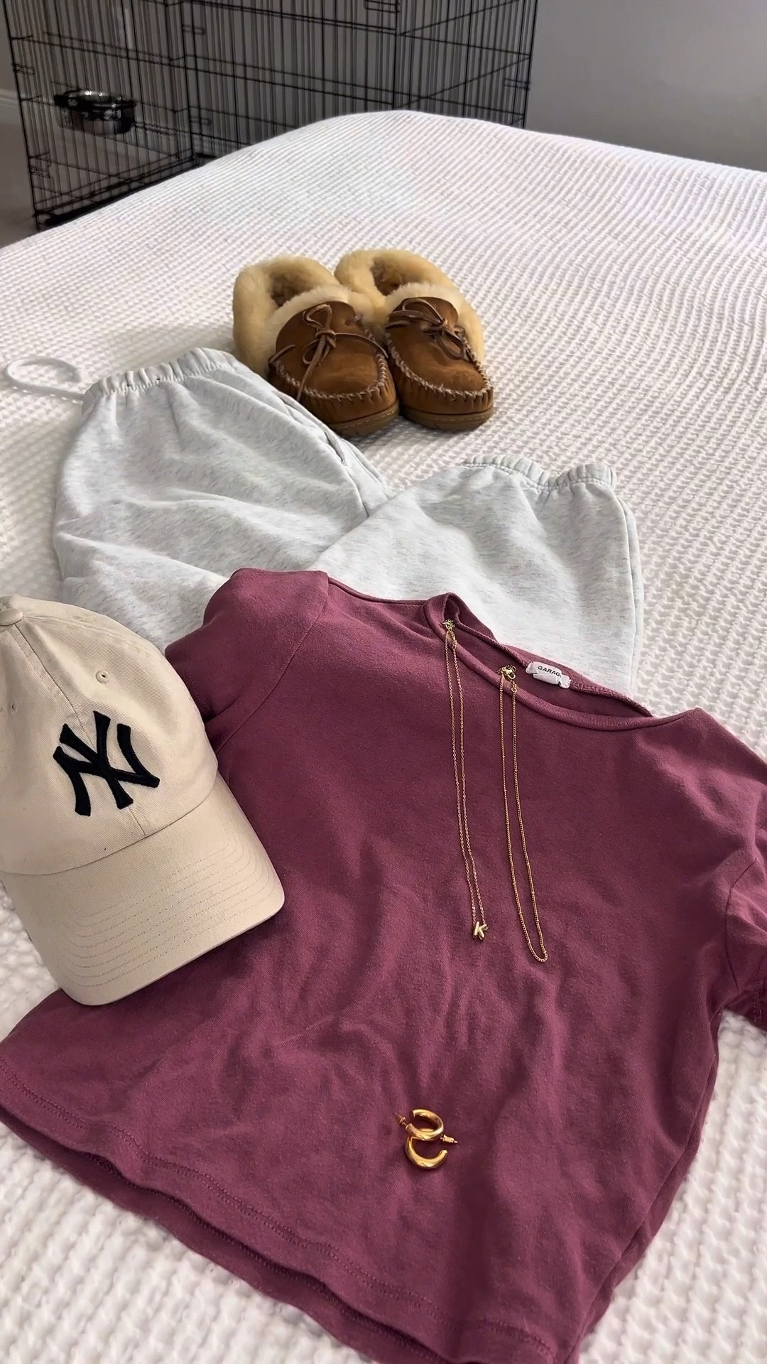 Laid-back luxe for cozy days in 🍂 This flat lay is serving weekend vibes: soft grey sweats, a rich plum tee, layered gold jewelry, shearling moccasins, and a neutral cap to top it off 🤍 Effortless comfort, always cute.
#LoungewearLook #CozyStyle #WeekendVibes #CasualCool #FallFashion #NeutralAesthetic #EverydayStyle #AthleisureMood #ErrandsFit

#LTKautumn #LTKPetite #LTKTravel