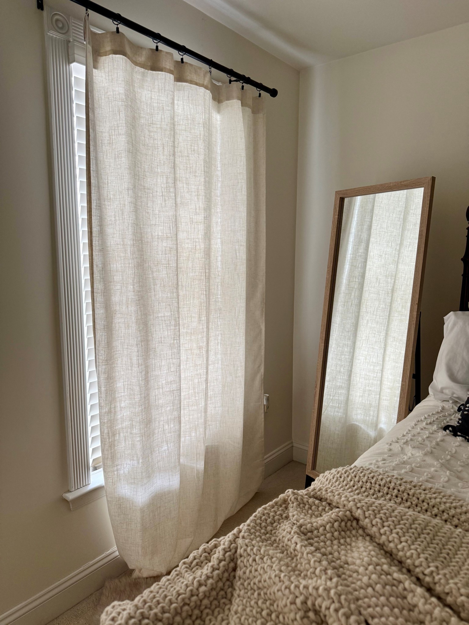 Room details 

Exact mirror is older from Target 

#LTKHome