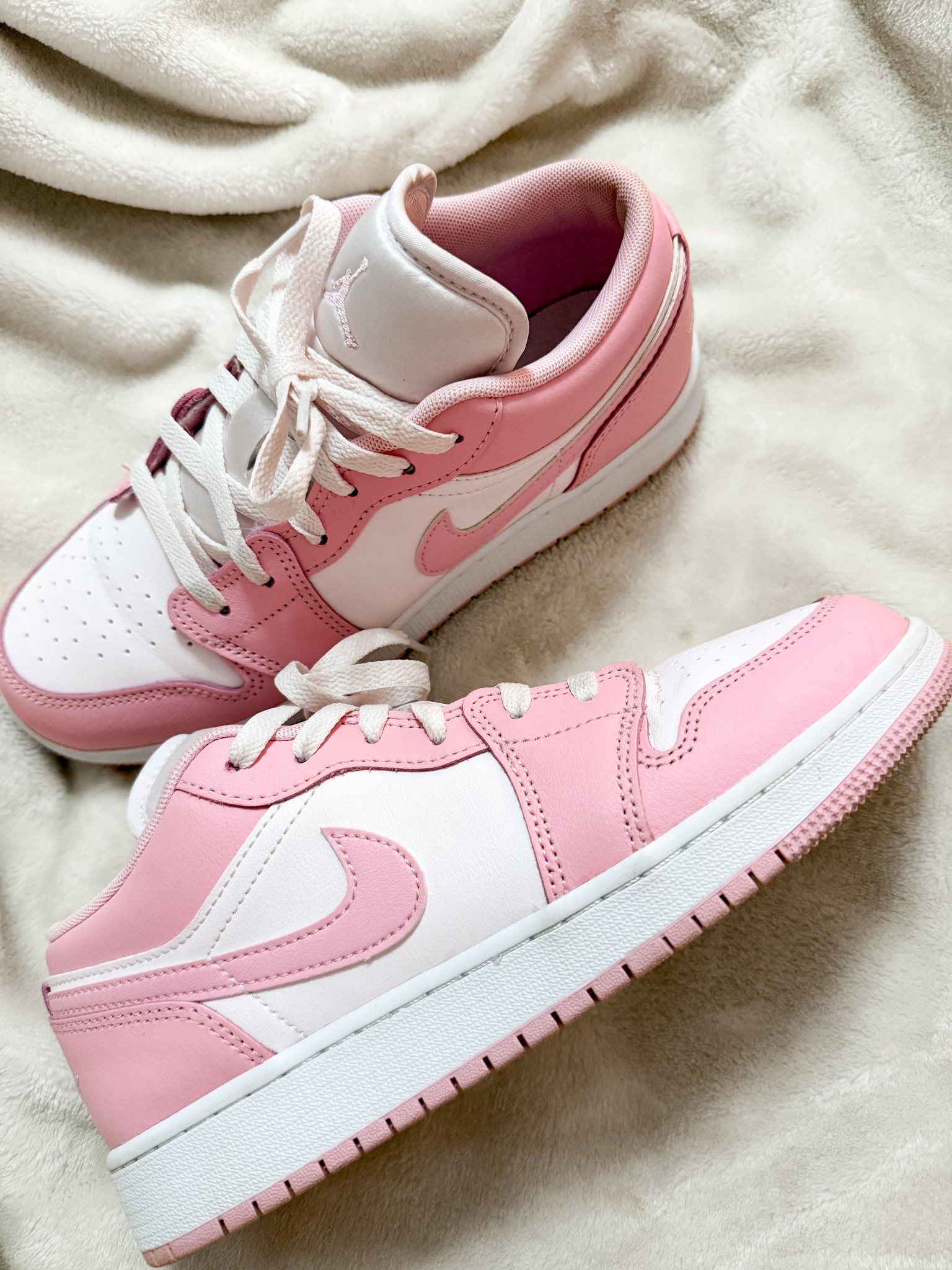 Pink on pink Jordan 1 lows 🧸