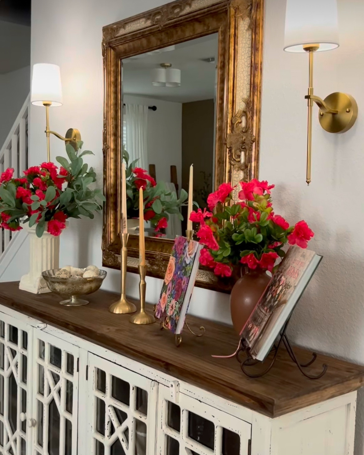 Beautiful lights add elegance. 