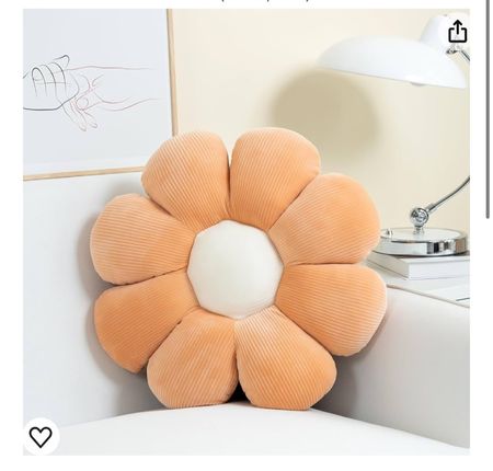 These cute flower pillows are going to be around the kids table at Hayden’s birthday!! 🌼🥰 