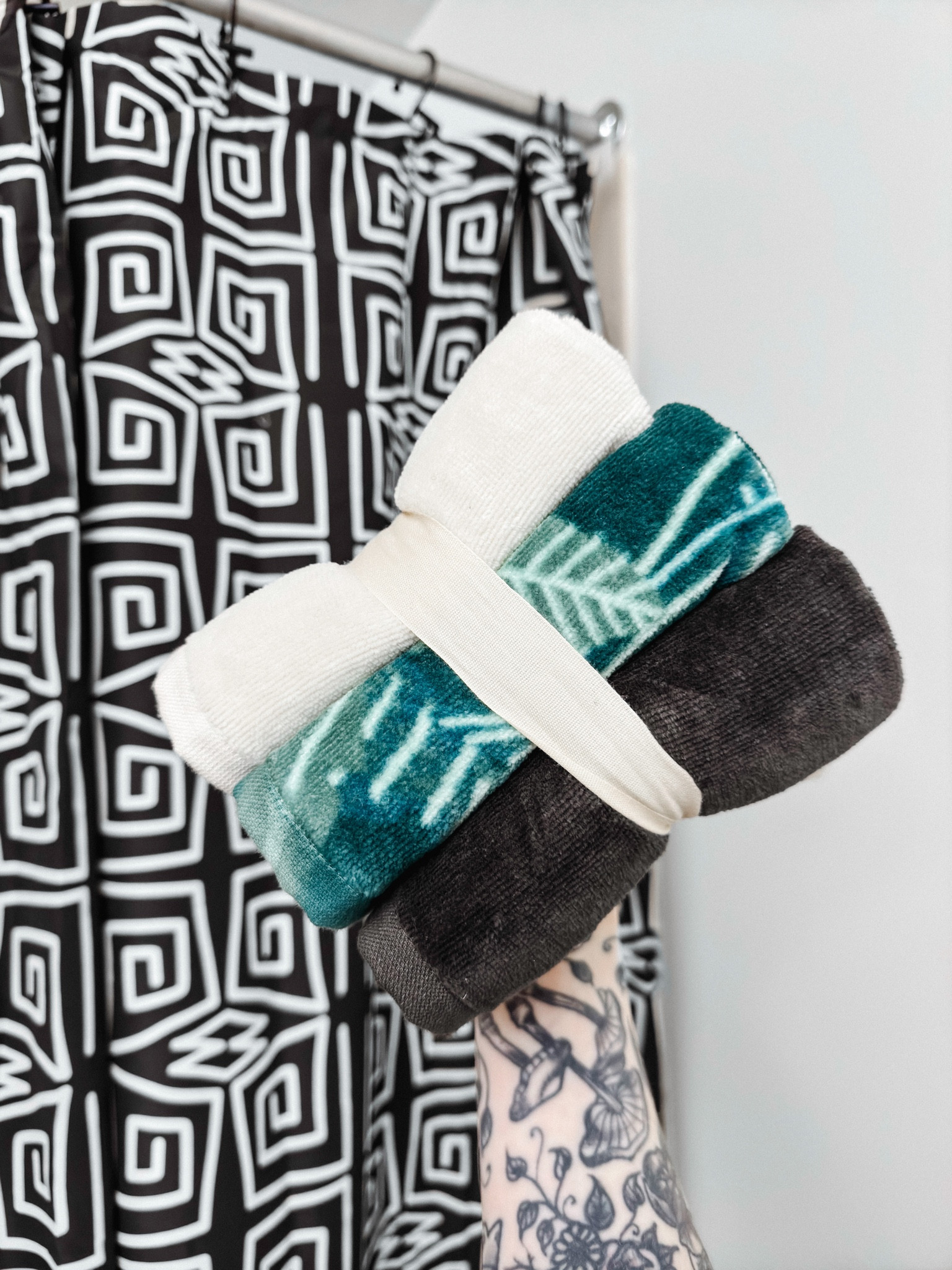 Listen, I never thought I’d rave about washcloths, but here we are. 😂 These Opalhouse™ designed with Jungalow™ washcloths are so soft, y’all! Made from lightweight cotton terry, they feel super gentle on the skin while still being absorbent. I’ve been using them nonstop for my skincare routine, and I’m obsessed! #SkincareEssentials #TargetStyle #LTKHome #SelfCareVibes #LTKBeauty

#LTKHome #LTKBeauty #LTKFindsUnder50