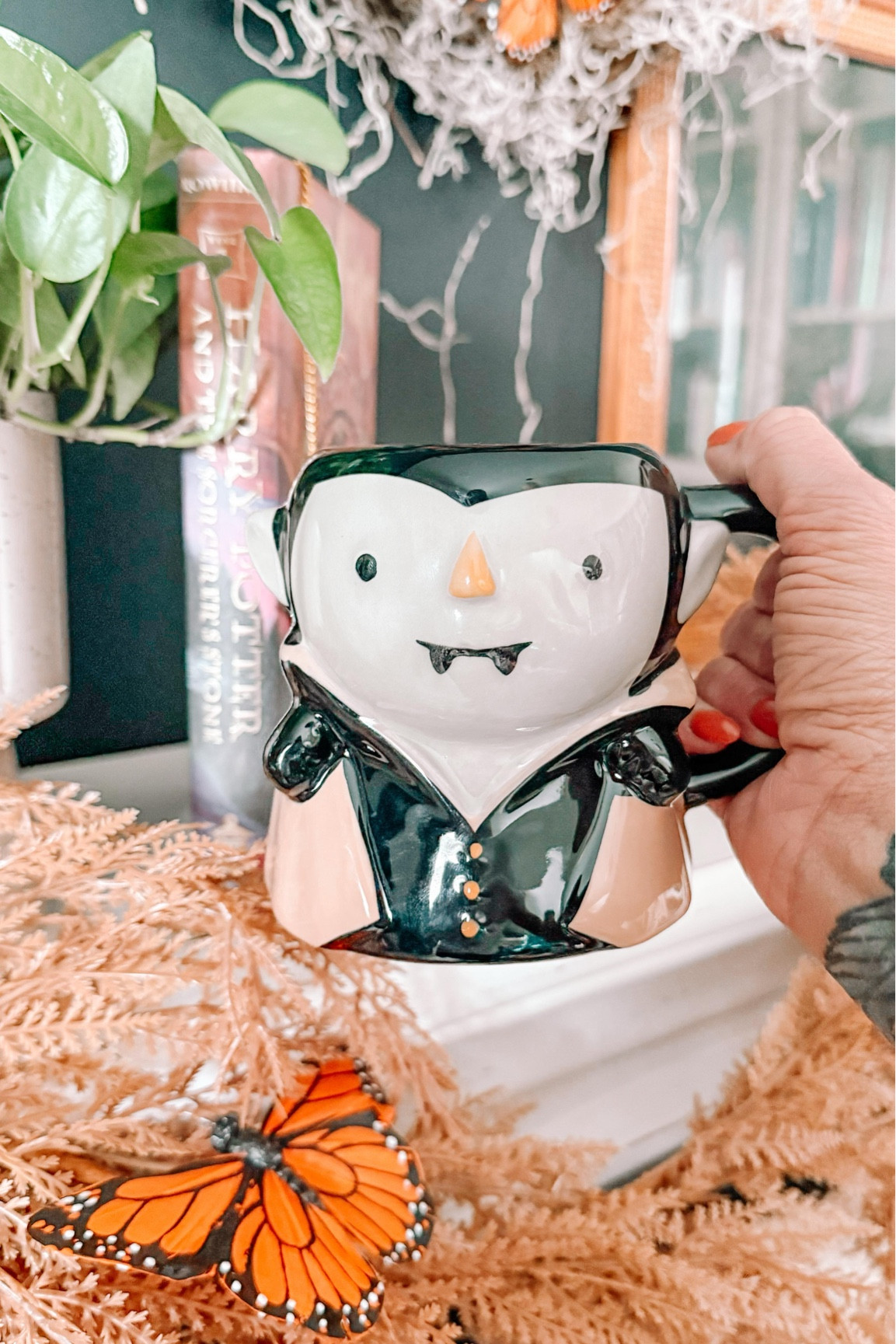 Happy mug Monday!

It’s finally feeling like fall here and I am so ready! All the fall decor is officially coming out today! 



#holidaymugmondays #homedecor #spooky

#LTKHalloween #LTKHome