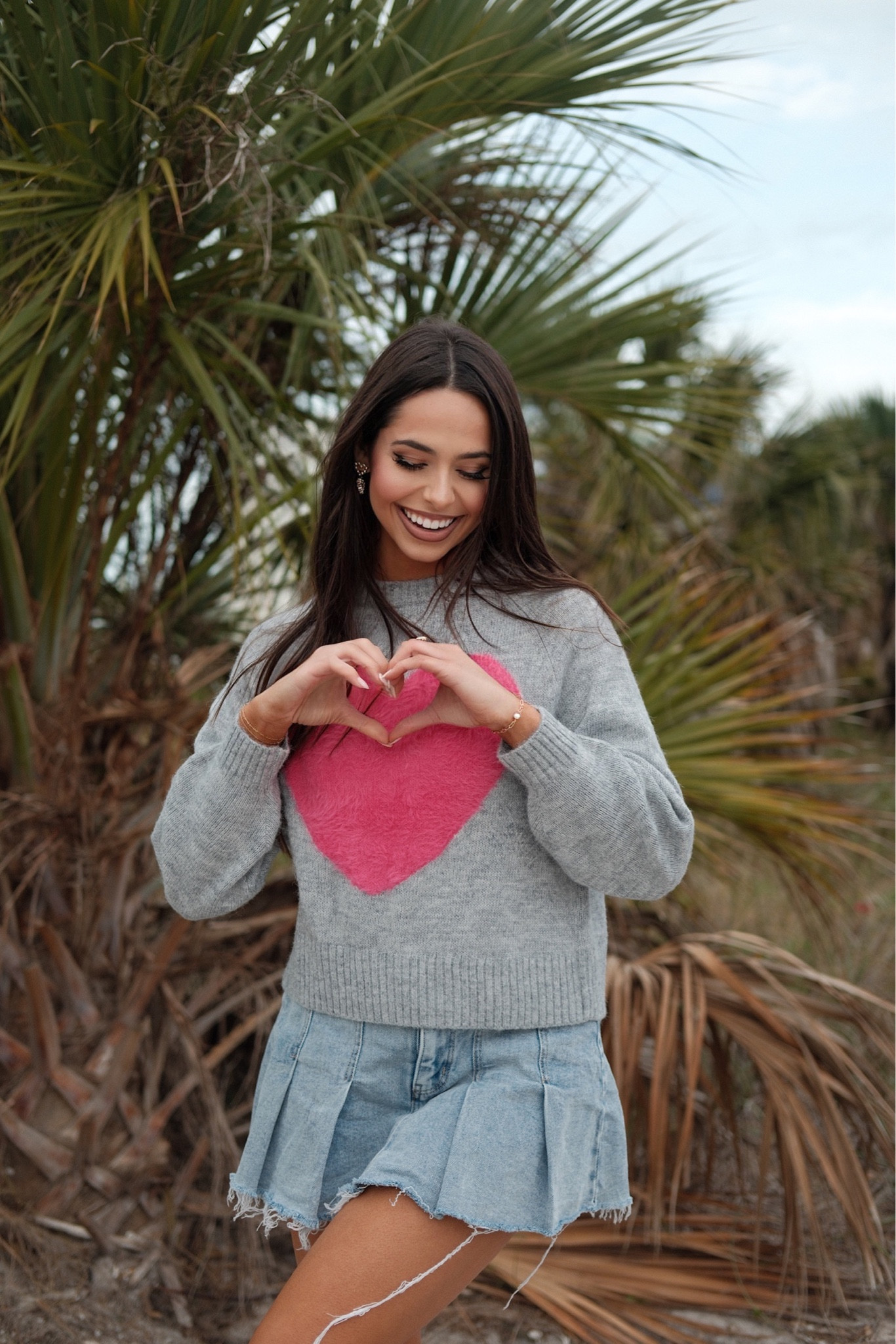 cute little Valentine’s Day look! Love this sweater from old navy and my Kendra Scott earrings! 