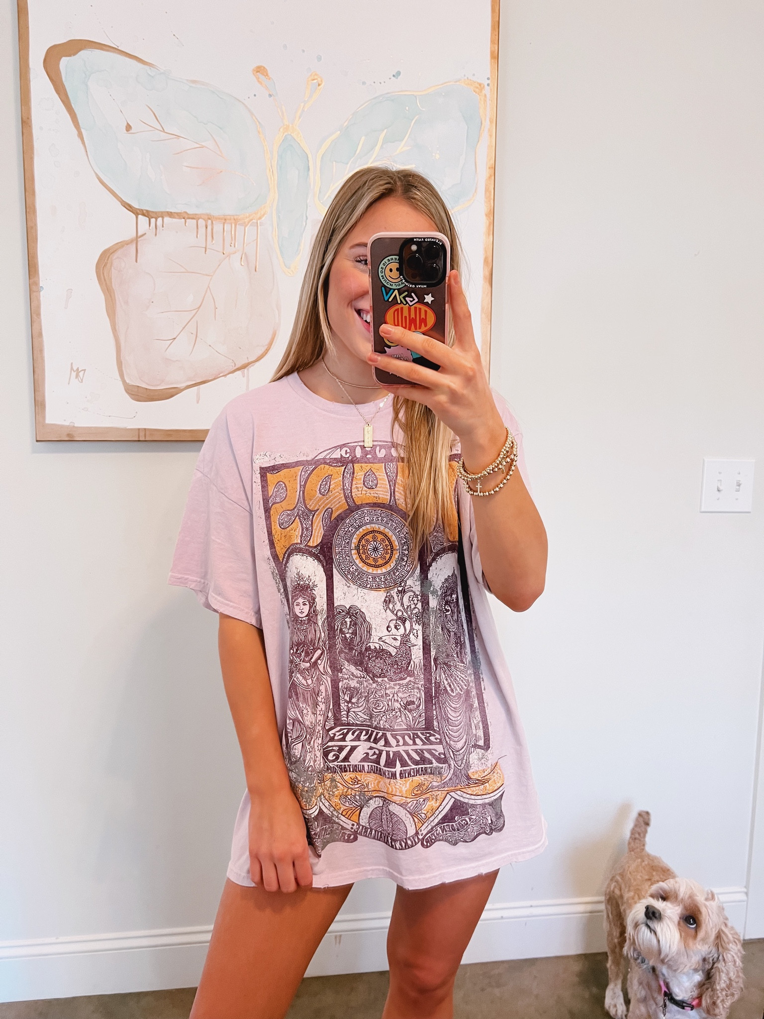 another day, another graphic tee🤪 peep my little photo bomber💗
#graphictees

#LTKfit #LTKstyletip #LTKunder50