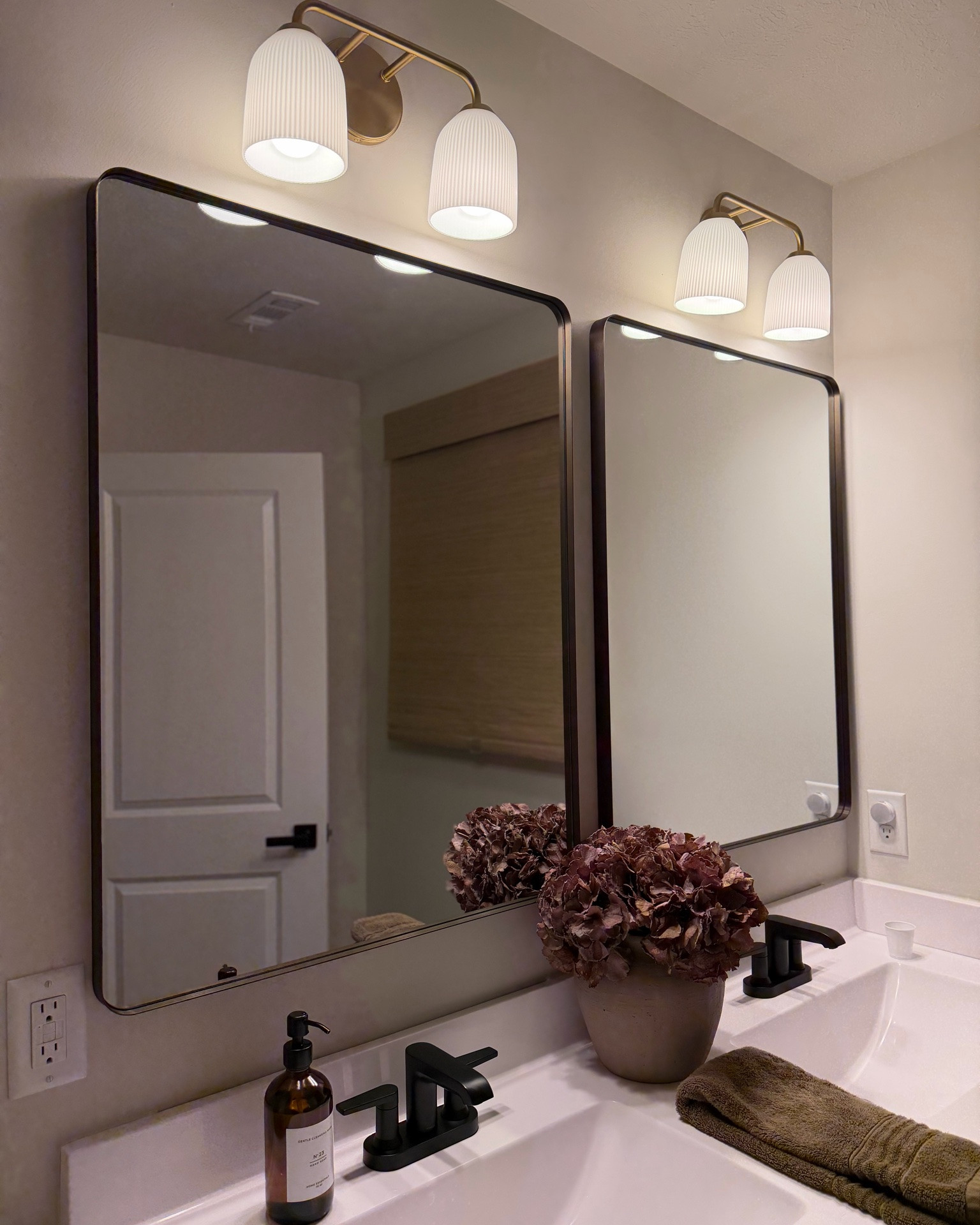 Bathroom lighting, millennium lighting, Norah lighting, rectangle mirror, bathroom mirror, tan vase, lighting, bathroom lights

#LTKSaleAlert #LTKHome #LTKOver40