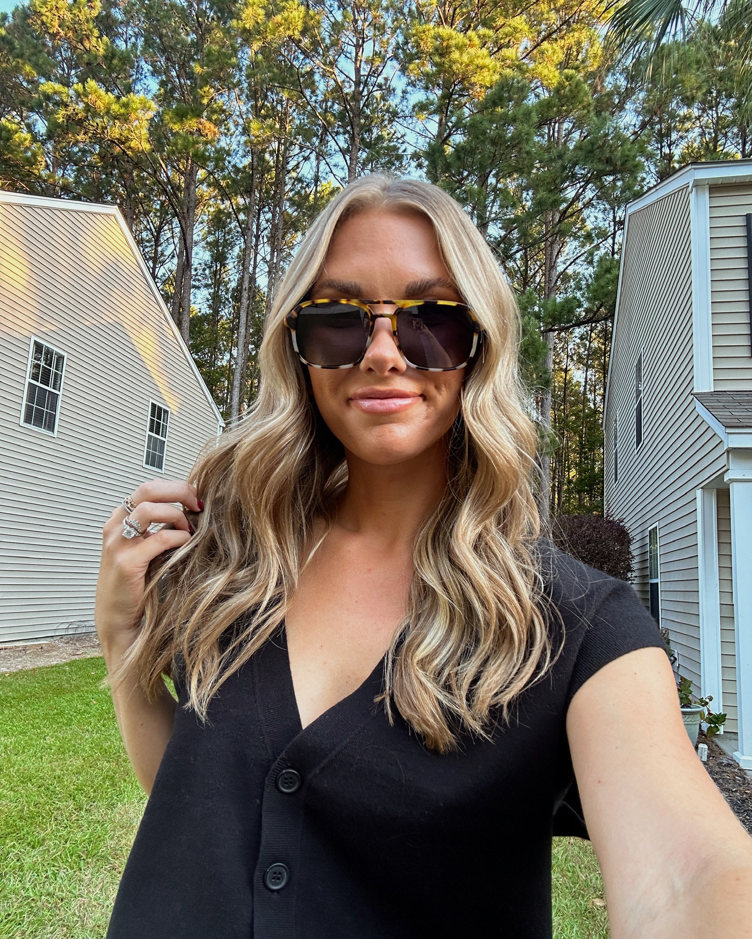 Obsessed with these sunglasses! 

Sunglasses 
Accessories 
Fall Accessories 
Fall outfit 
Moreewithmo 

#LTKFindsUnder50 #LTKSeasonal #LTKStyleTip