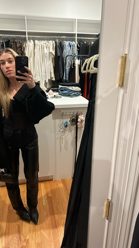 all black uniform > 

#LTKootd #LTKOver40 #LTKgrwm