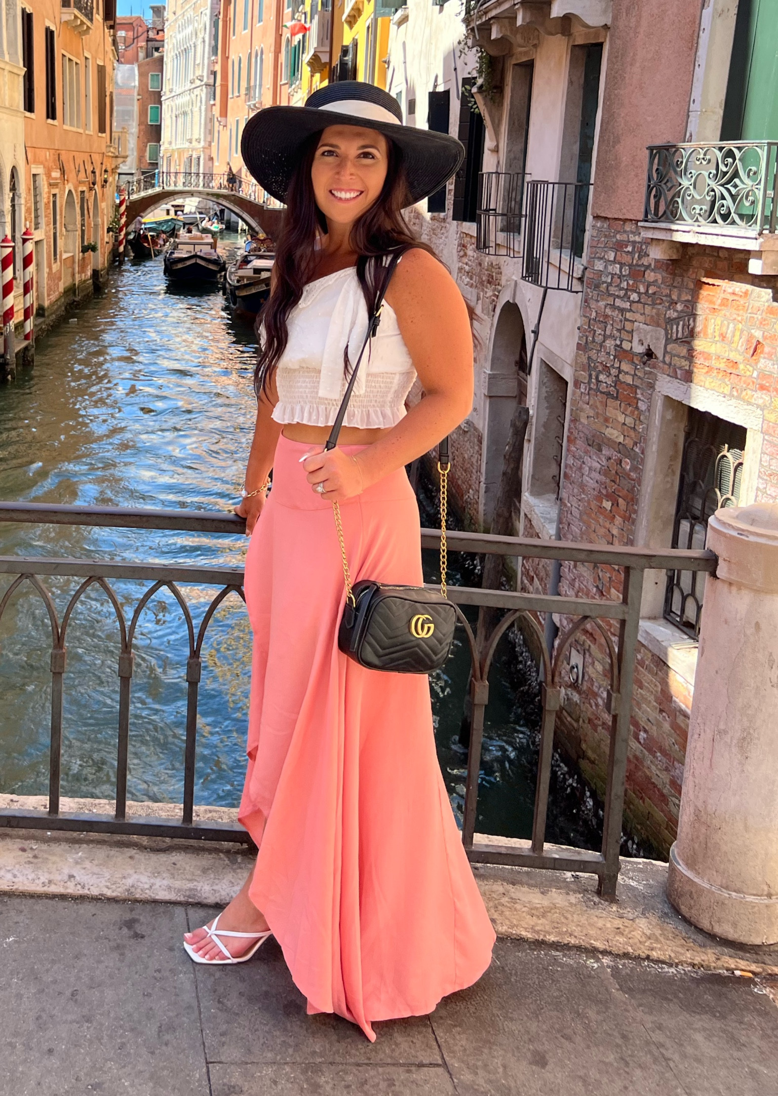 Roaming Venice 🇮🇹

A flowy skirt and a crop top make the perfect look to explore the canals in Venice! 



#LTKtravel #LTKunder50 #LTKFind