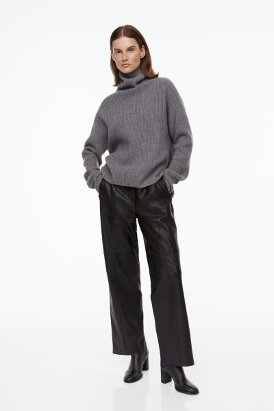 Gerippter Wollpullover | H&M (DE, AT, CH, NL, FI)