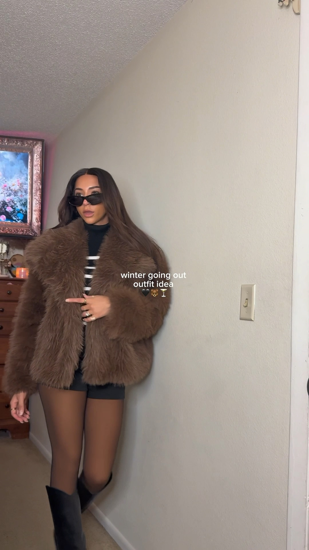winter going out outfit idea 🖤🐻🍸 
I only get a few days out of the year to style my faux fur coat and best believeee I never miss an opportunity 🤏🏽🤏🏽🤏🏽 