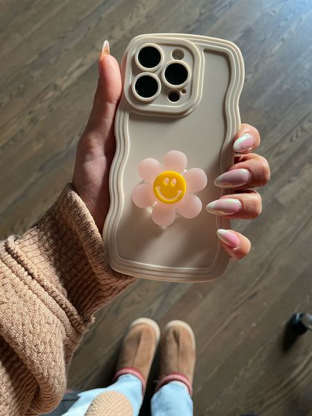 Wavy phone case
Flower popsocket 
iPhone case 
Phone accessories 


#LTKunder50