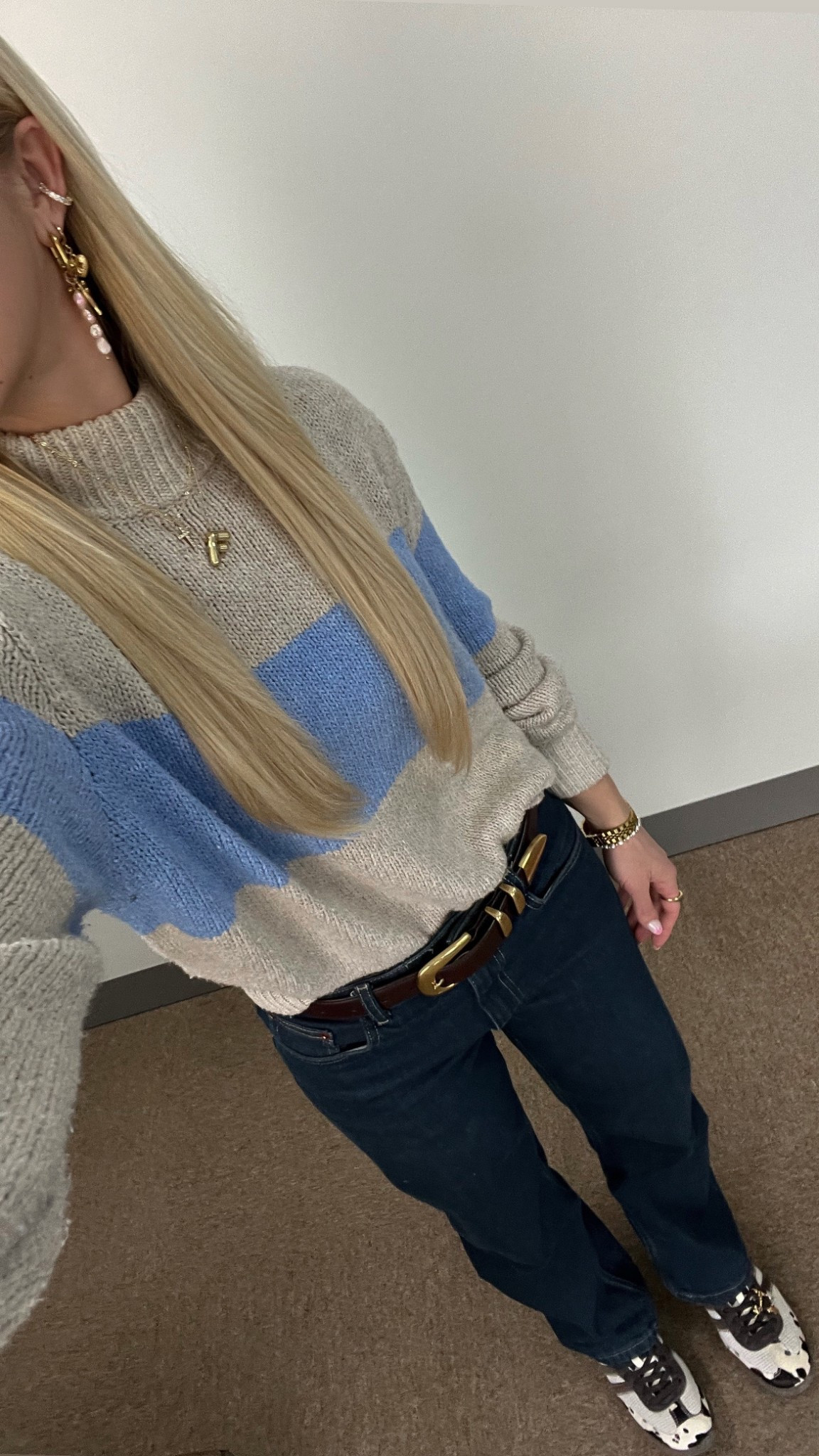 Earrings are DIY charms, sweater is old Aerie, jeans are Zara mid waist TRF curved leg balloon jeans in dark indigo size 2 (6688/250)