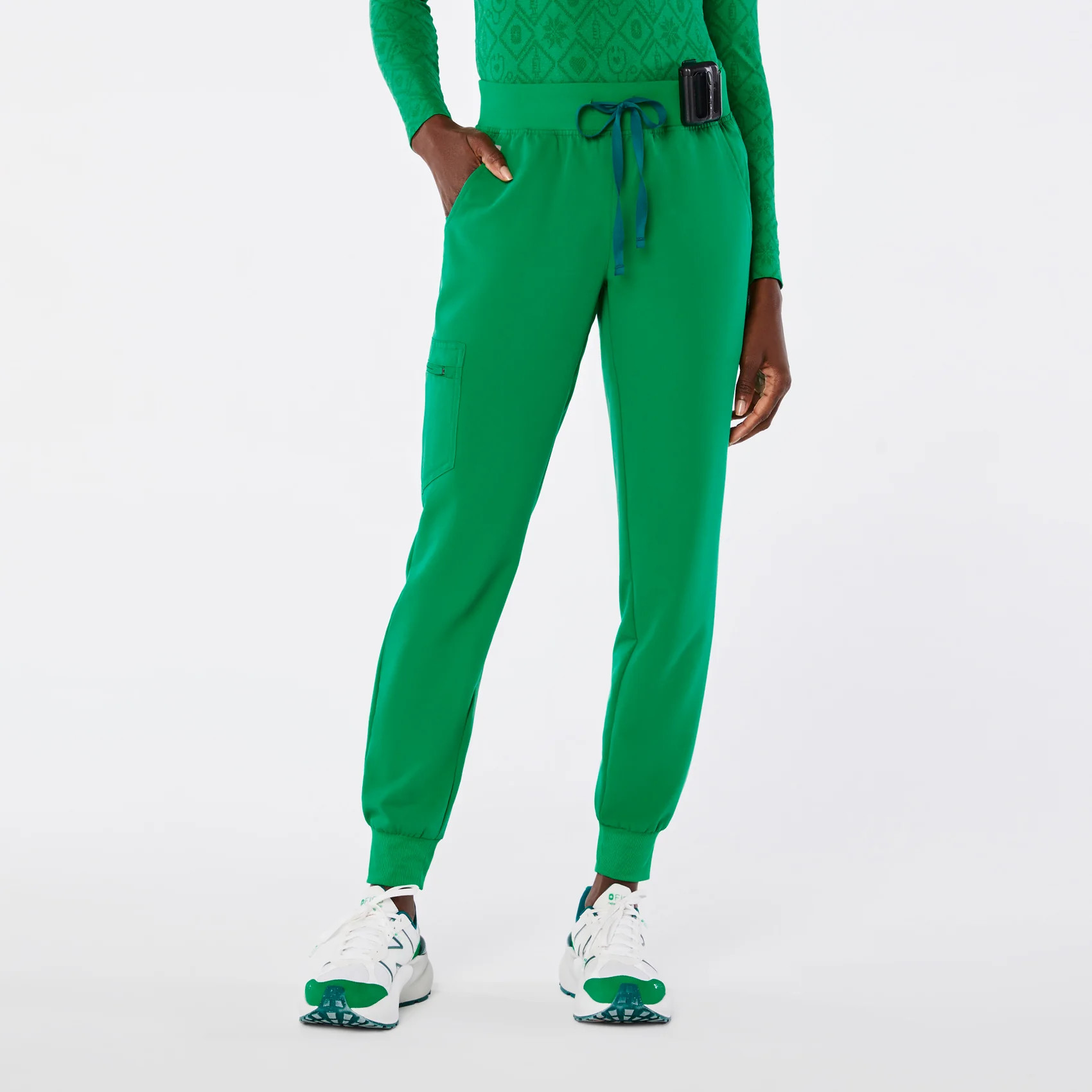 Women's Zamora Jogger Scrub Pants™  - Evergreen · FIGS | FIGS