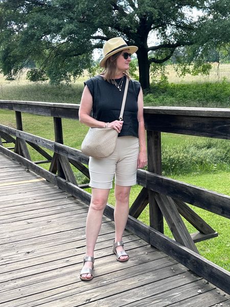 My day 5 outfit of my Spring Coastal Travel Capsule Wardrobe: black linen top, beige shorts, comfy walking sandals, hat and crossbody bag. ☀️ We decided to come back home a day early so we could visit Ocmulgee Mounds National Historical Park in Macon, Georgia.  It was well worth the visit! 😉 See the full post on the blog with shopping links, photos and 12 
