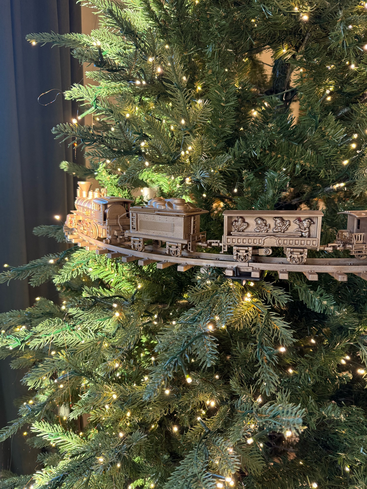 The cutest train for the actual tree!
Head over to my IG @nichenn_oh for the diy
#christmasdecor #treedecor #train 

#LTKFindsUnder50 #LTKSeasonal #LTKHoliday