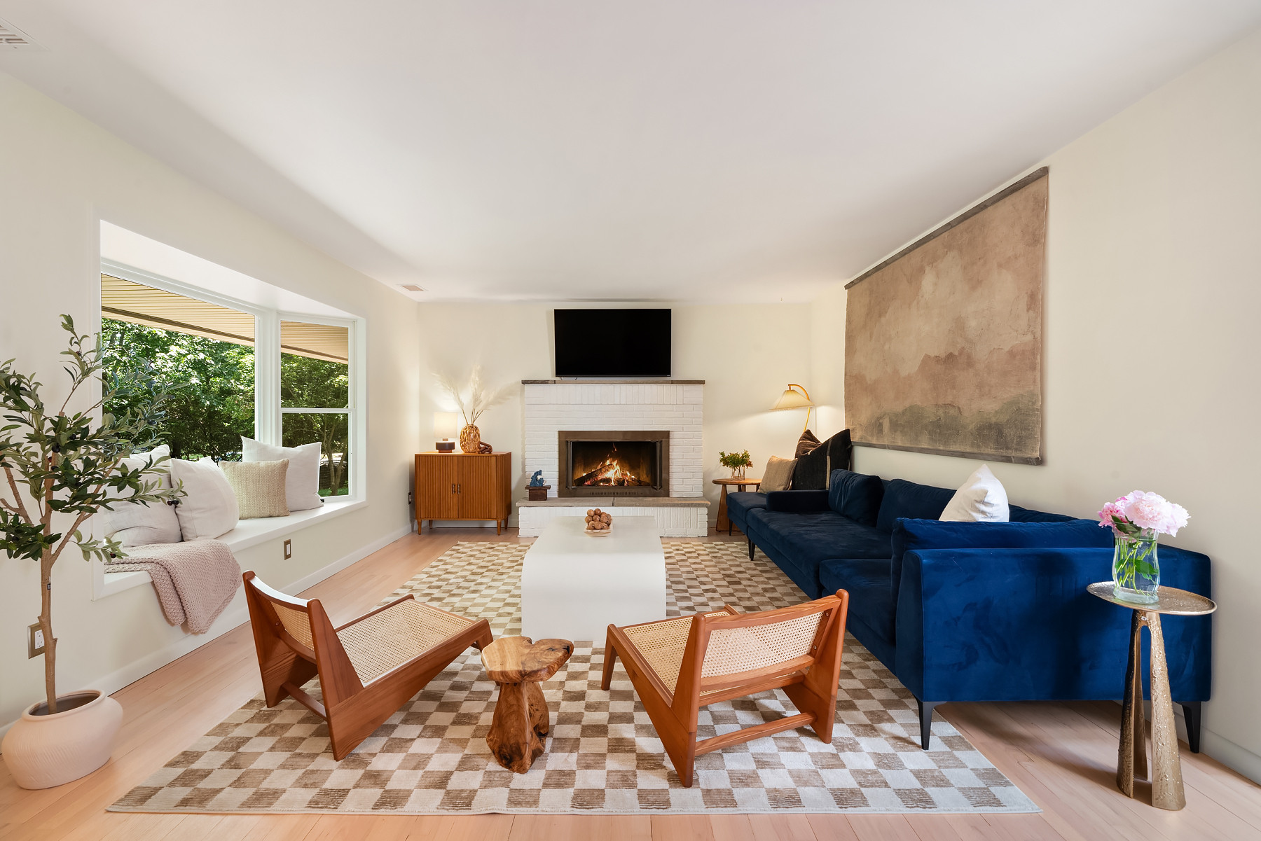 Layered textures and a mix of wood and soft neutrals.
Linked a few similar pieces below. 

 #livingroomdecor #livingroominspo #interiordesign #neutralhome #modernlivingroom #homedecor #interiorinspo #designinspiration 

#LTKHome #LTKSaleAlert