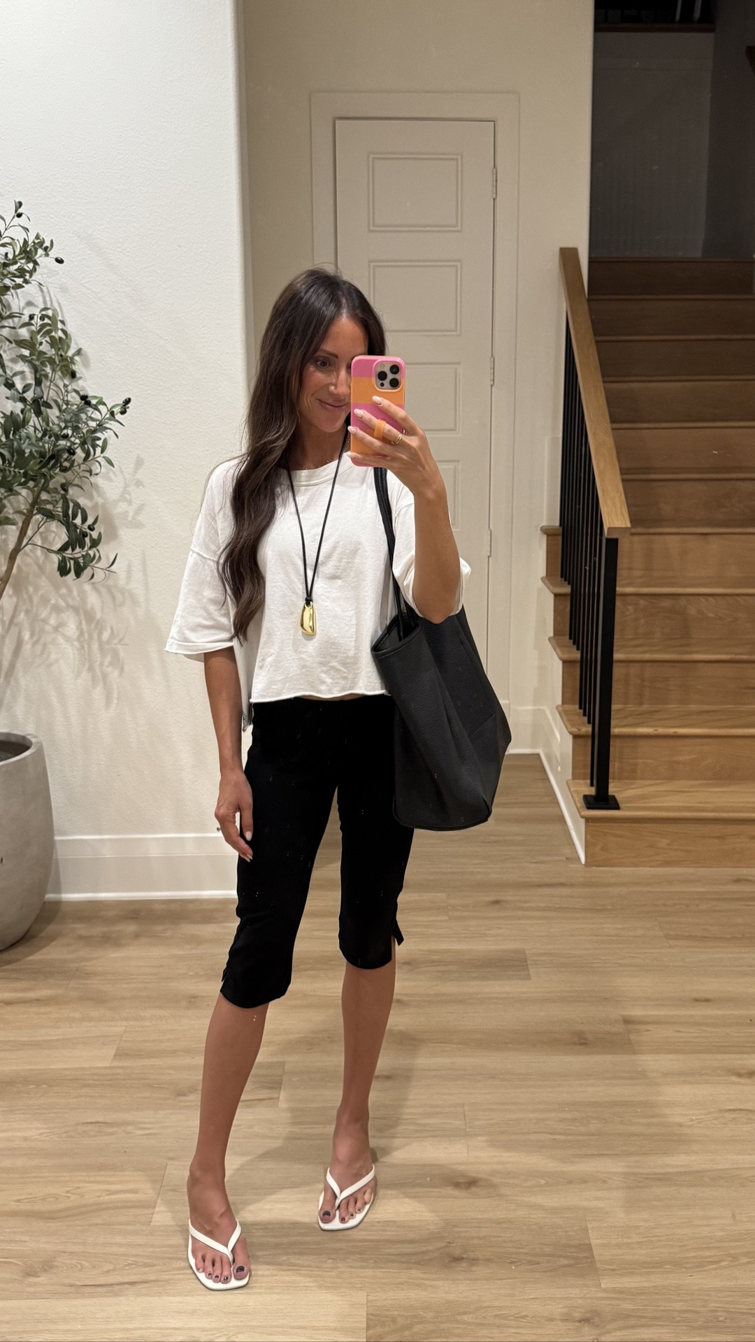Love these Capri pants. The slits on the side, stretchy and super easy to style!

#LTKootd