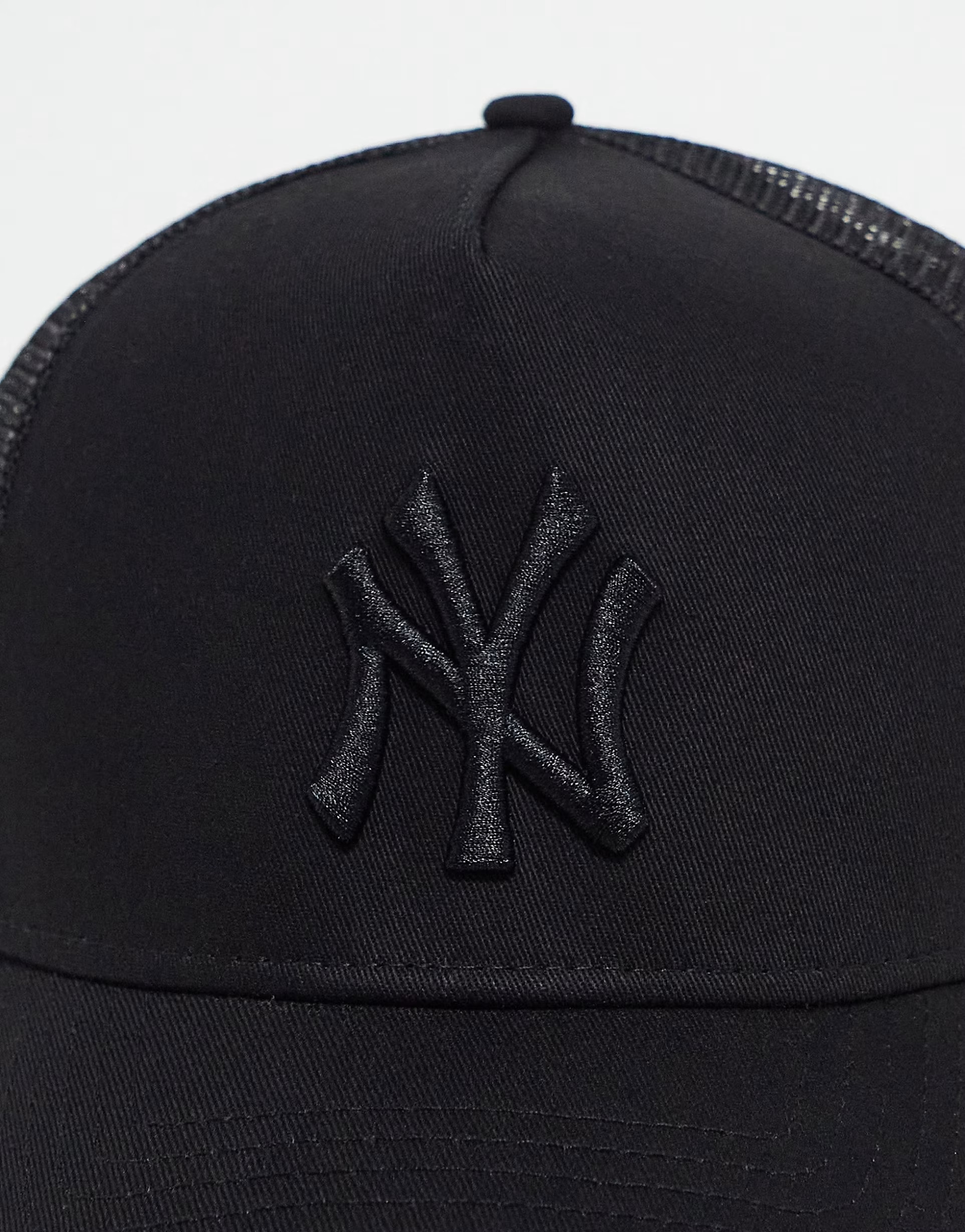 New Era NY Yankees 9forty trucker cap in black | ASOS (Global)