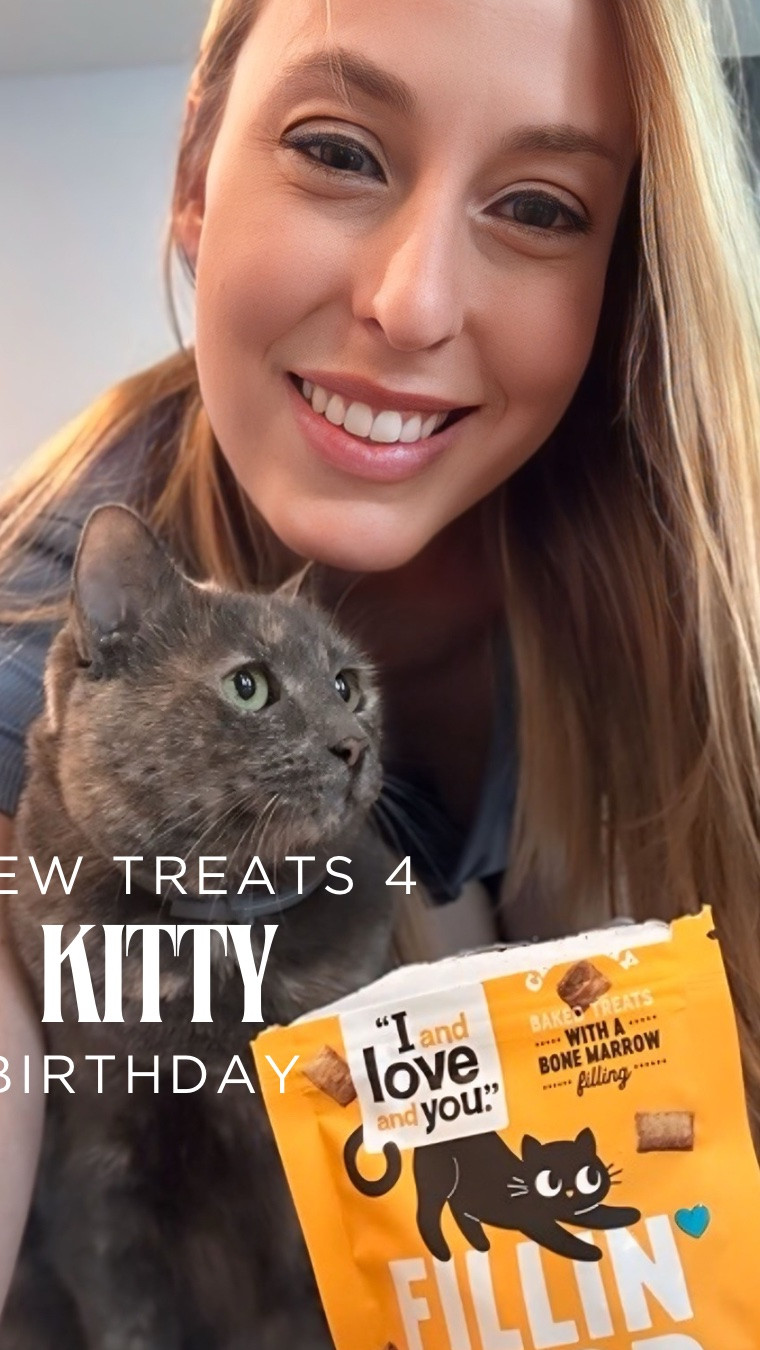 My kitty 🐈‍⬛ got some new treats for her birthday 🎉 

The Feelin Good crunchy treats came just in time to celebrate her birthday. I got her the seafood flavor and she absolutely loves them. 
You can find them @sprouts and online 

🤩 give your kitty something tasty and healthy with these special new treats from @iandloveandyou 
#partnership
#jacksonvillehummingbirds