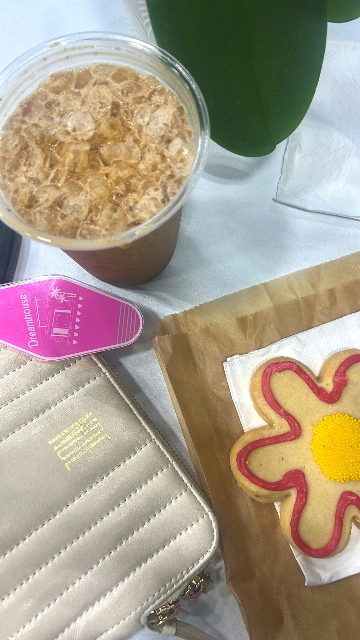 So Clutch ✨
… my Mark & Graham clutches are all gifts from family and I use them CONSTANTLY. Perfectly elevated, match everything and so functional and fun. Would make an EXCELLENT gift for graduation or another substantial occasional!

Linking some of my current faves!

#LTKootd #LTKdayinmylife