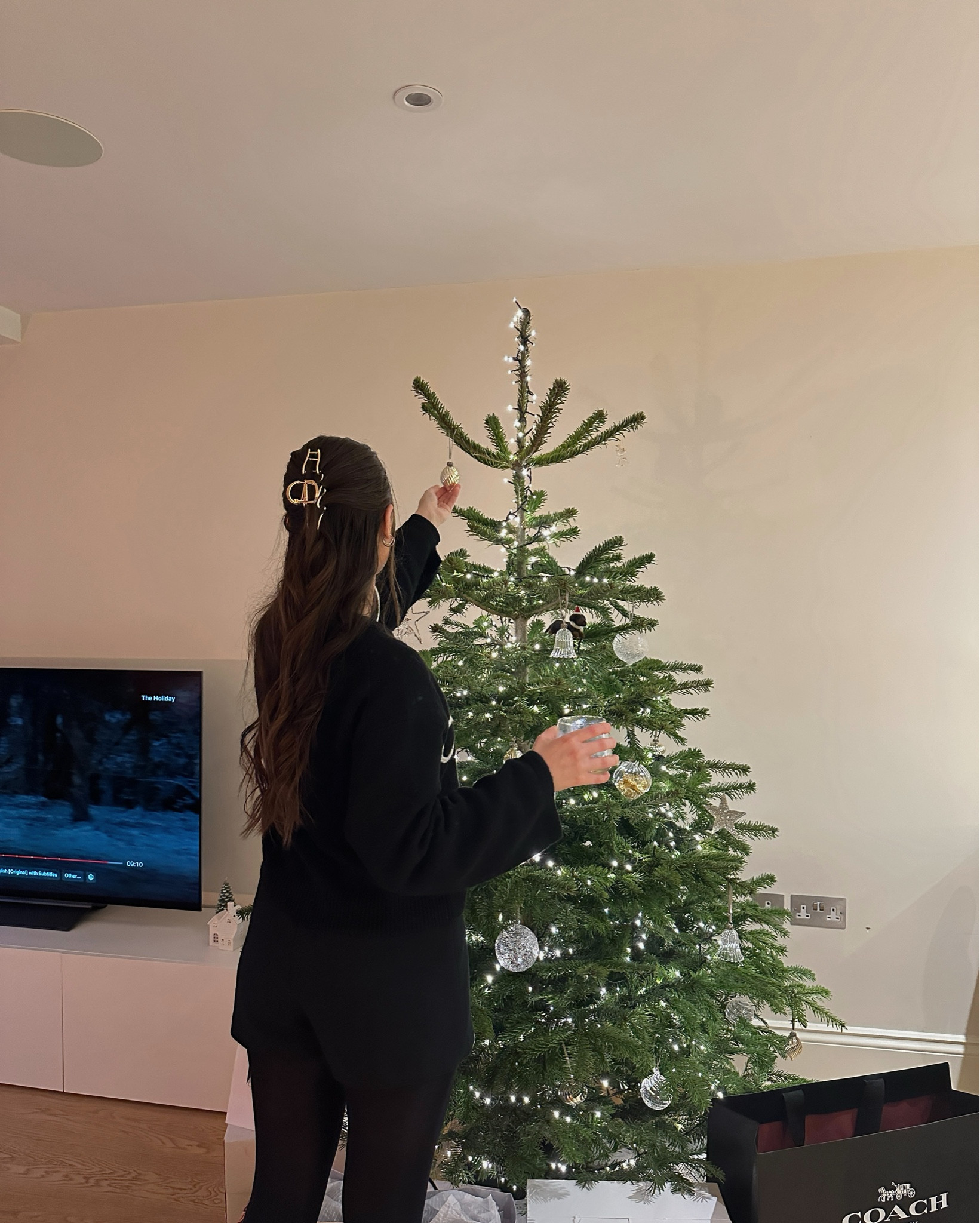 Cosy Christmas decorating night ✨🎄
Linked my outfit + hair clip.
Tap to shop + save for festive inspo 🤍


#LTKuk #LTKwinter #LTKfestive