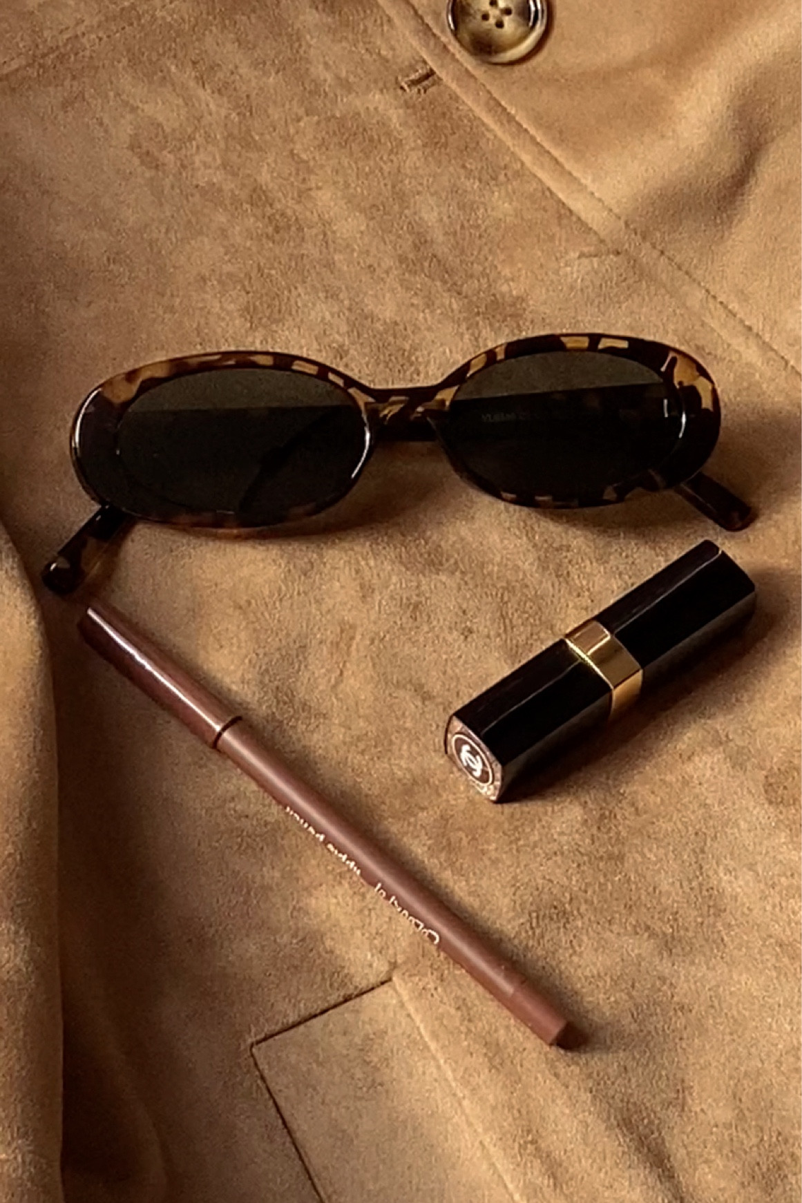 Fall essentials 🍂 My favorite chanel lipstick in the shade “Moment” and these #Amazon 90s inspired sunglasses 


#chanel #chanelmakeup #fallmakeup #fallaesthetic #fallstyle 

#LTKFallSale #LTKFindsUnder50 #LTKBeauty