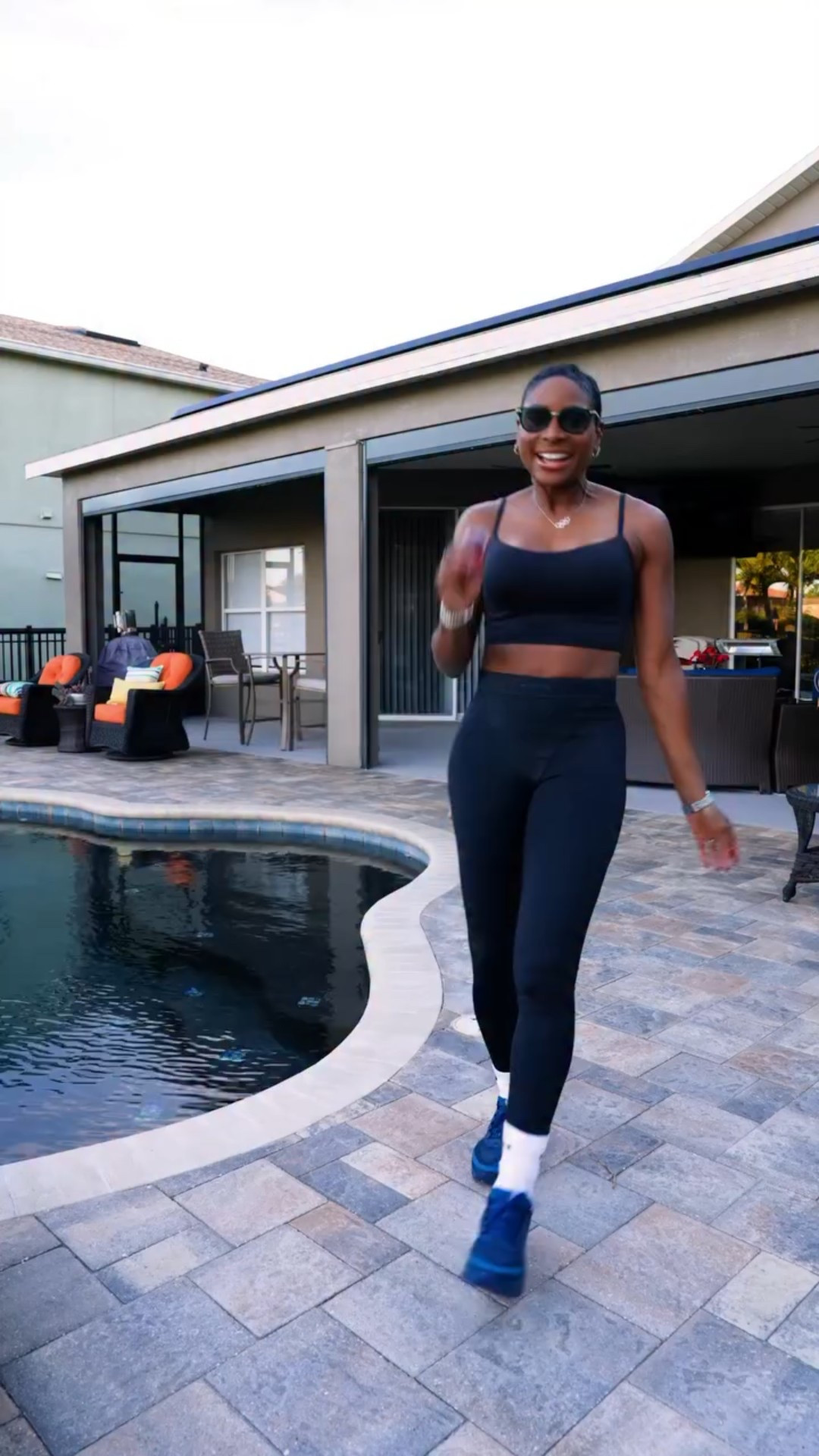 Proof that simple pieces can take a black outfit to the next level 🖤✨

#fashion #blackoutfit #ootd #fashionblogger