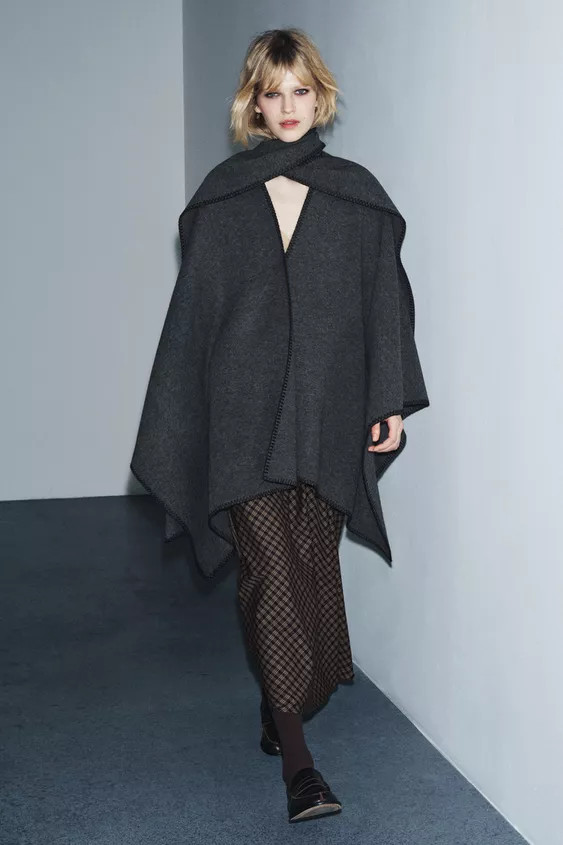 PONCHO AUS STRICK MIT SCHAL UND KONTRASTFADEN | Zara DE