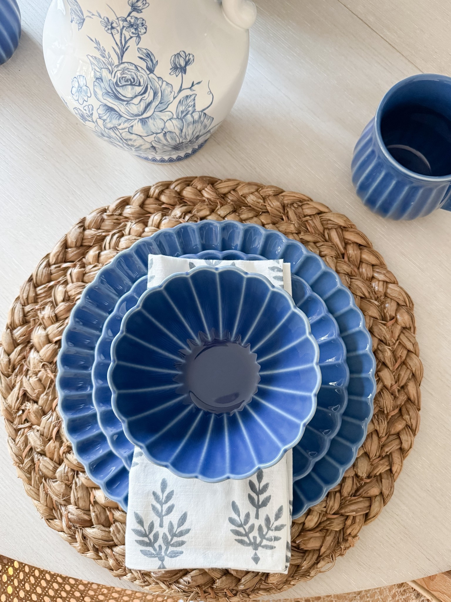 Coastal Holiday Dining

Amazon Christmas stems  Walmart dinnerware Home decor  coastal kitchen  kitchen runner  coastal kitchen faves  home decor  trending home decor  sherricalnanhome 

#LTKFindsUnder50 #LTKHome