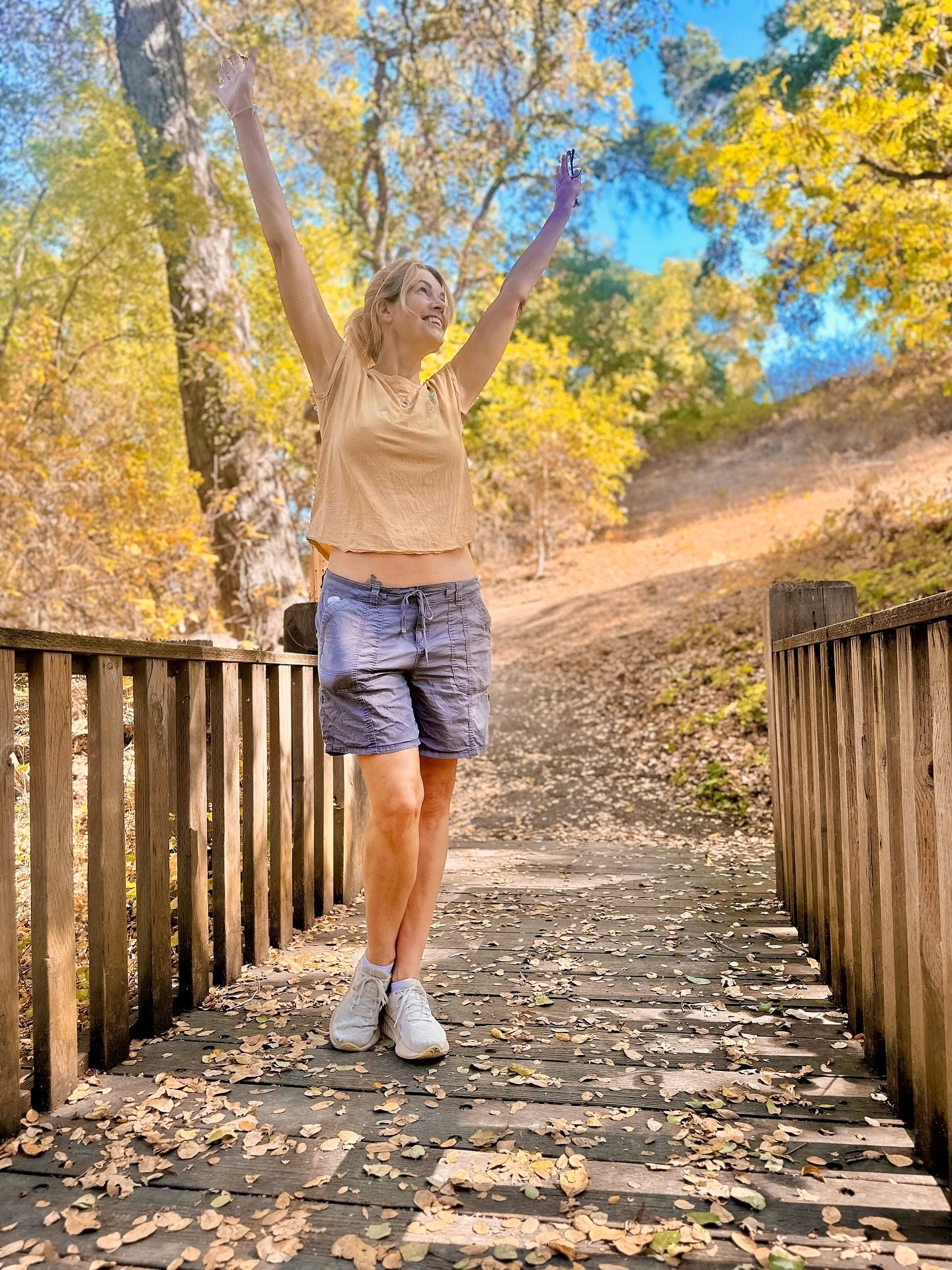 Happy Monday! Not trying to brag, but I worked out three times last week! I know it’s not a lot, but it’s a big step up from doing nothing. Just a little reminder to celebrate the small wins,  progress is progress. Starting small still counts… at least that’s what I like to tell myself! My goal this week is to keep it up! 🤞 #mondaymood #mondaymotivation #momlifebelike #littlewins