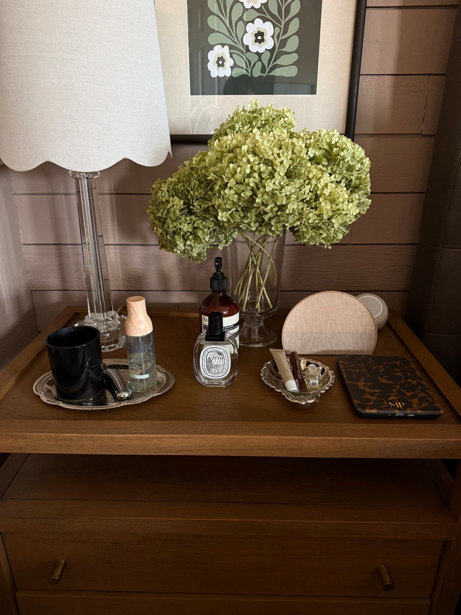 My current nightstand decor set up for January


#LTKdayinmylife #LTKHome #LTKFindsUnder50