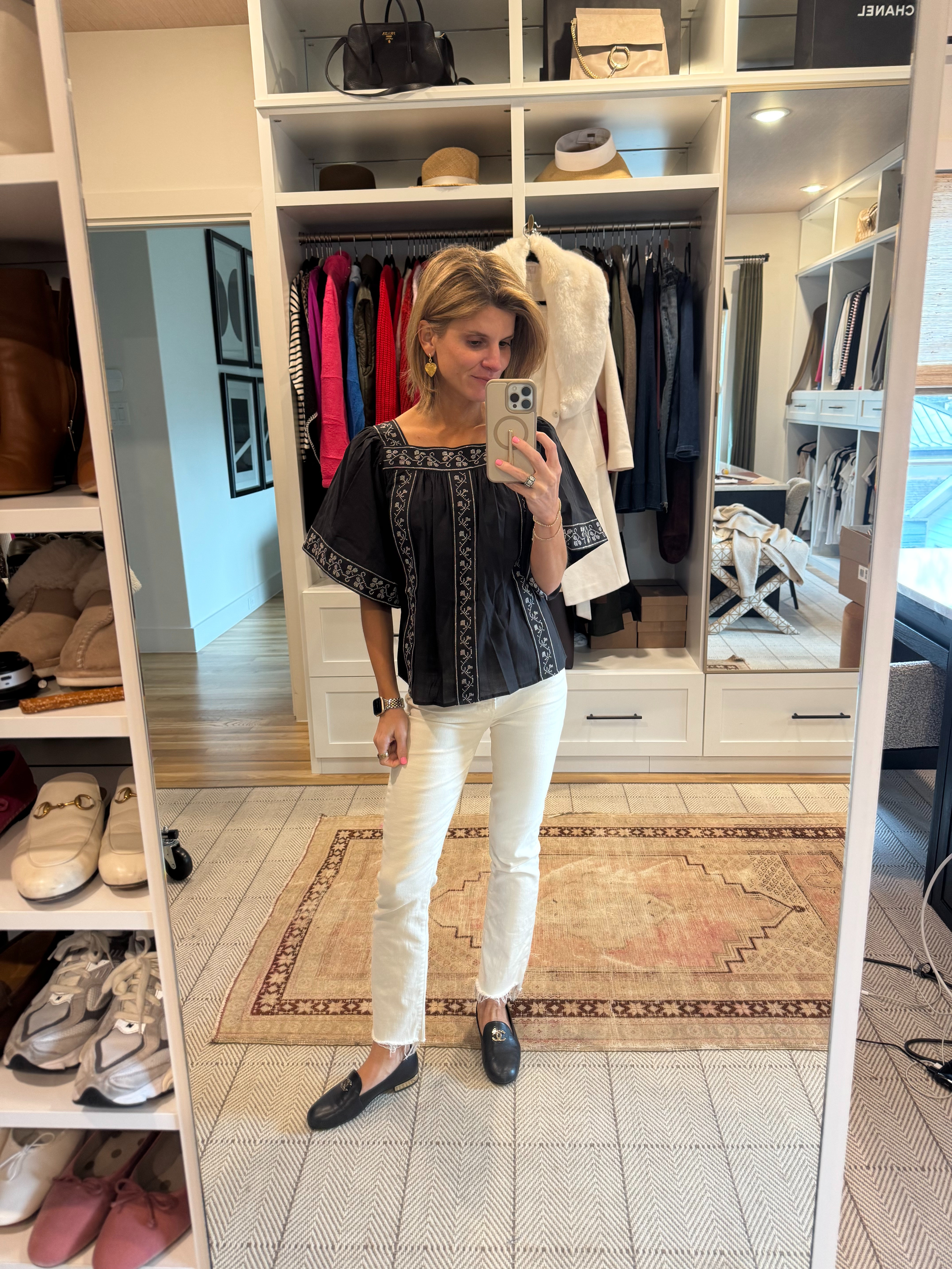 Top: Tuckernuck - wearing XS
Pants: Mother Insider Crop - old color cream puffs 
Earrings: Brinker & Eliza
 

 