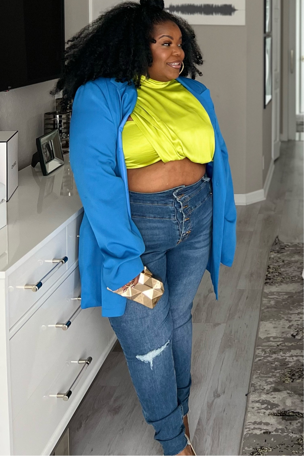 It’s always crop top season! This particular top is from an old skirt set but i linked an alternate top you can pair with the blue blazer to create the same look. 💚