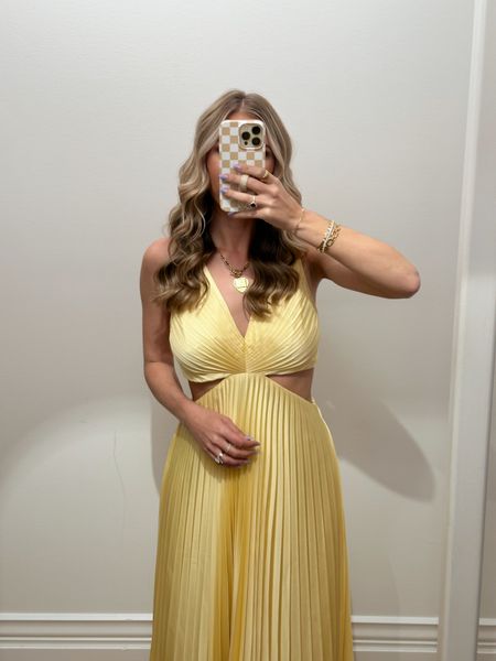 The perfect wedding guest dress from Abercrombie! Loving yellow for spring!

Vacation Outfit
Spring Outfit
Date Night Outfit
Resort Wear
Wedding Guest Dress
Abercrombie
Moreewithmo

#LTKparties #LTKwedding #LTKSeasonal