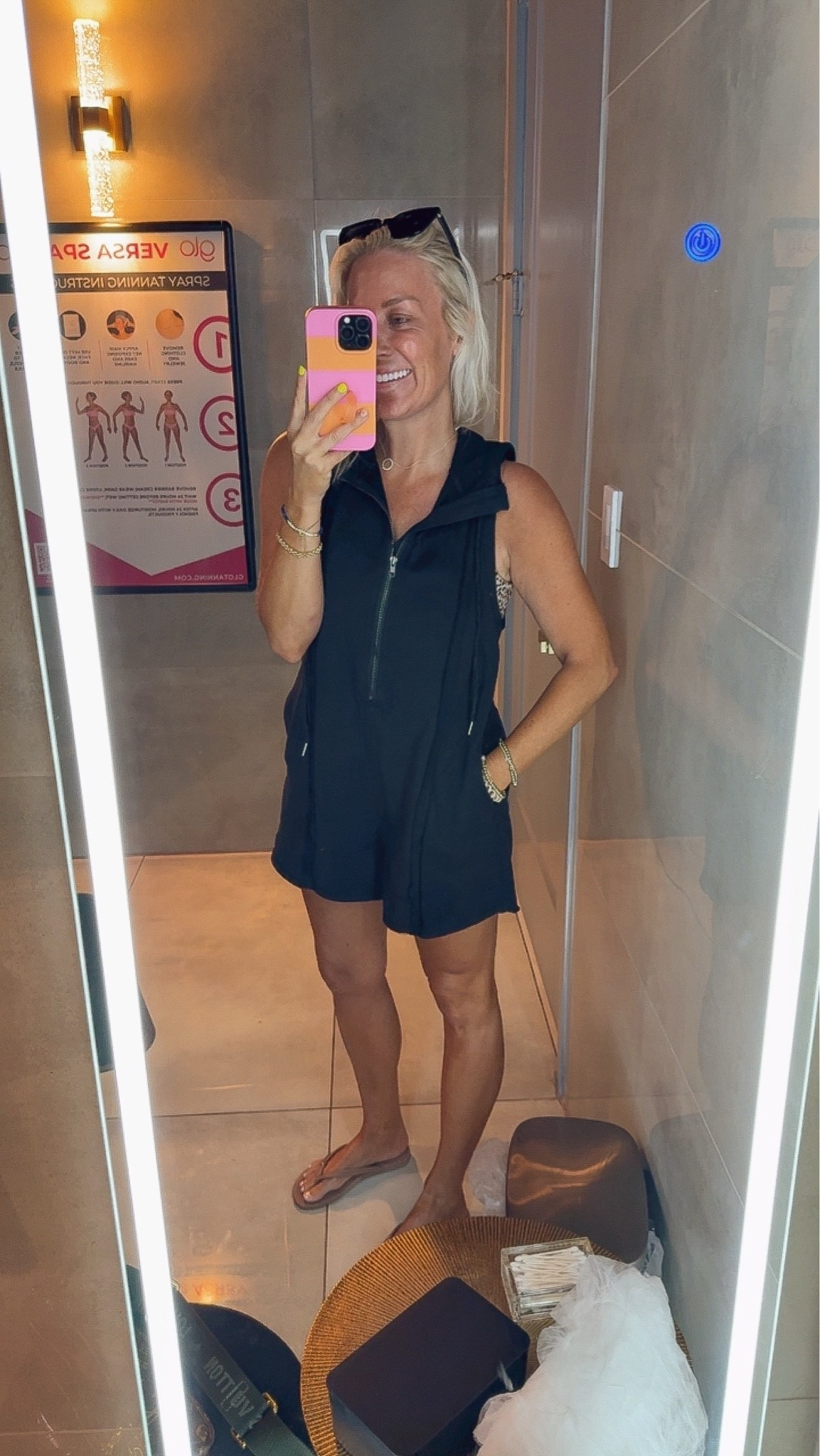This romper is perfect to get spray tans but also anything to throw on in summer - size small