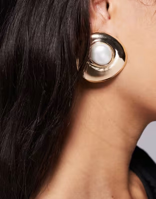 ASOS DESIGN stud earrings in abstract circle with pearl design in gold tone | ASOS (Global)