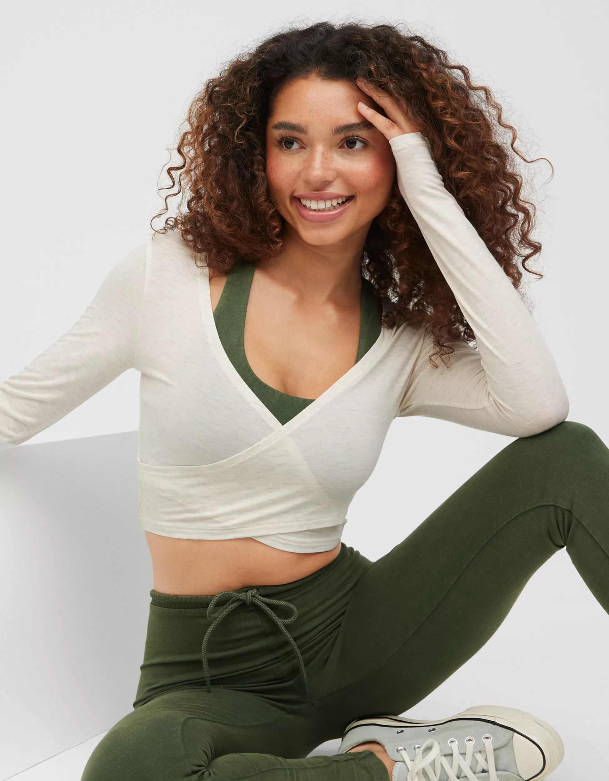 OFFLINE By Aerie Thumbs Up Twist Long Sleeve Cropped T-Shirt | American Eagle Outfitters (US & CA)