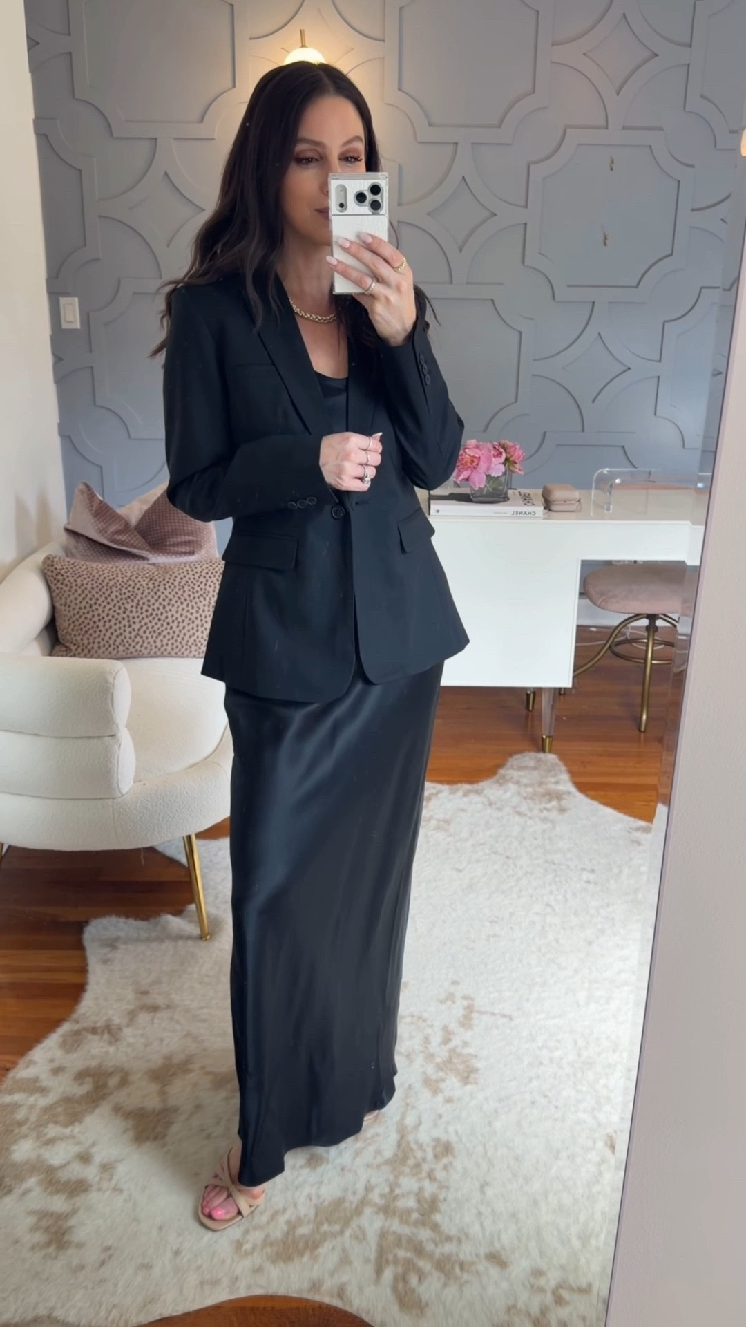 This is a great staple blazer that’s temperature-controlled! It’s a classic fit that will be a workhorse in your wardrobe. I did my true size small! 

@Quince #QuincePartner