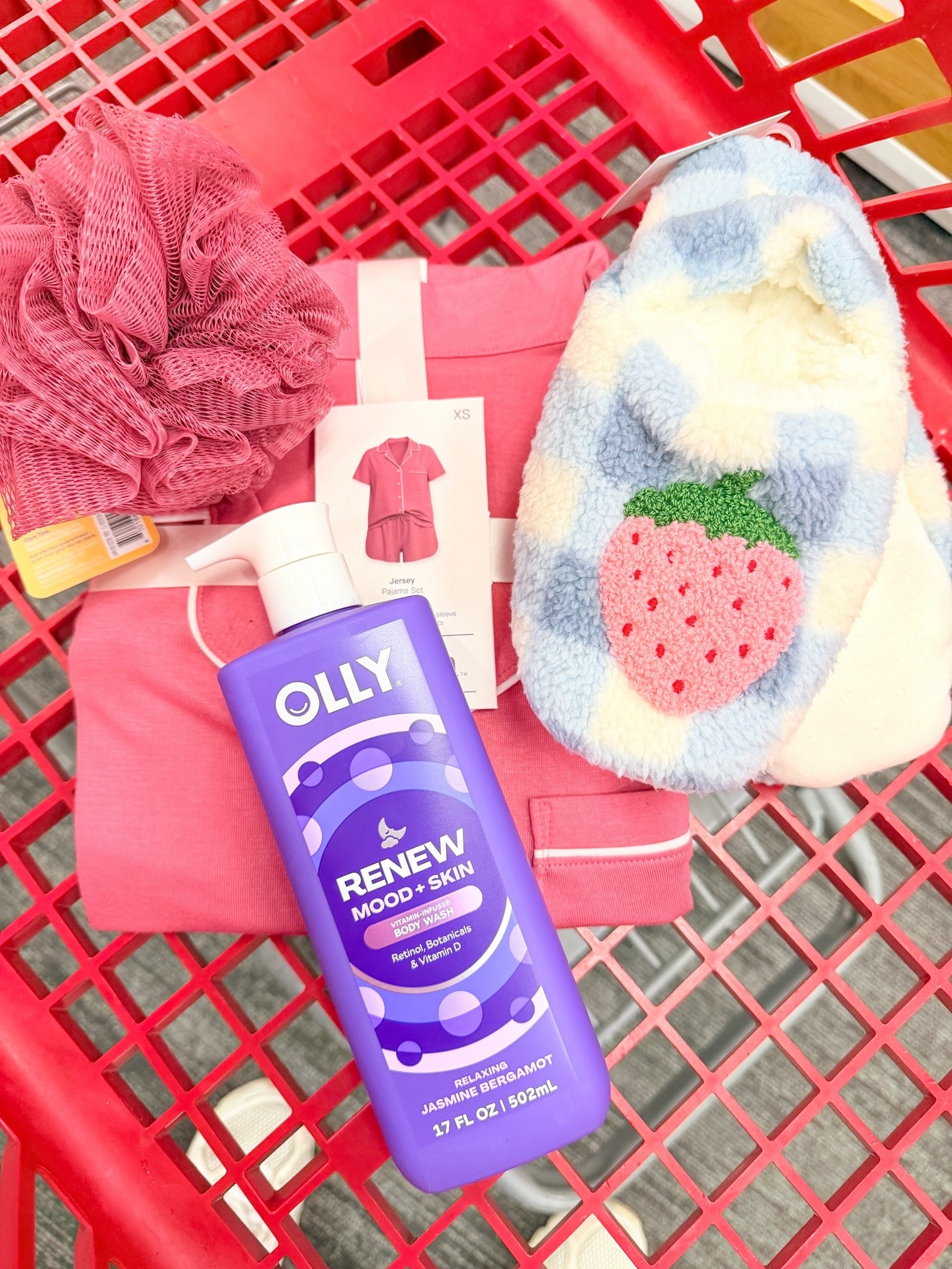 #OLLYPartner ✨ Get $2 off, now through May 17!! 
After a long day, enjoy a nice shower with RENEW, a delicious fragrance to help prep for bed & repairs your skin overnight, win-win!! ✨

#Ad #TargetPartner #TargetMom #TargetRun