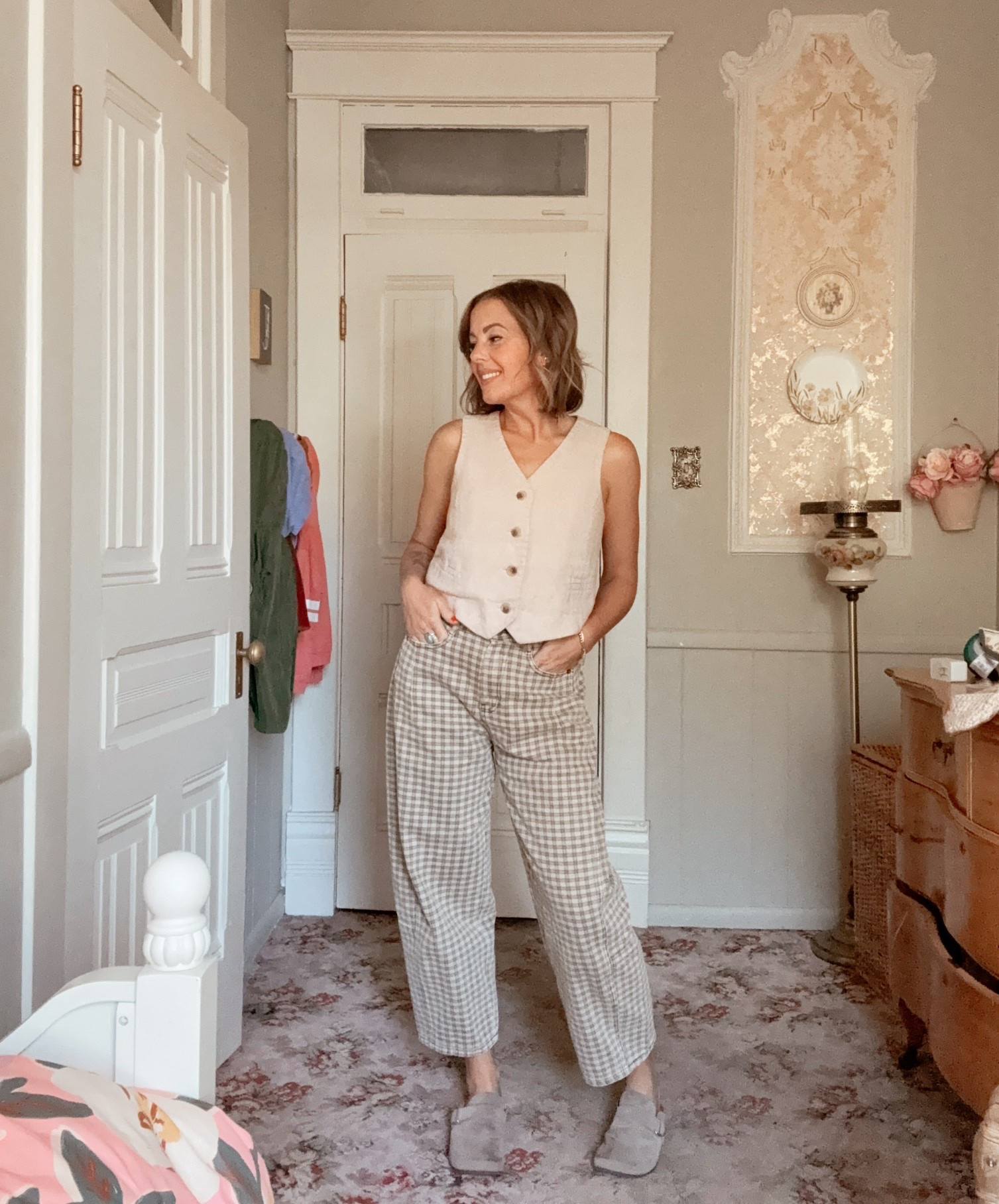 Barrel jeans are my new go to favorite (I know I’m late to the party! lol) I’m wearing a size small and I’m 5’3 