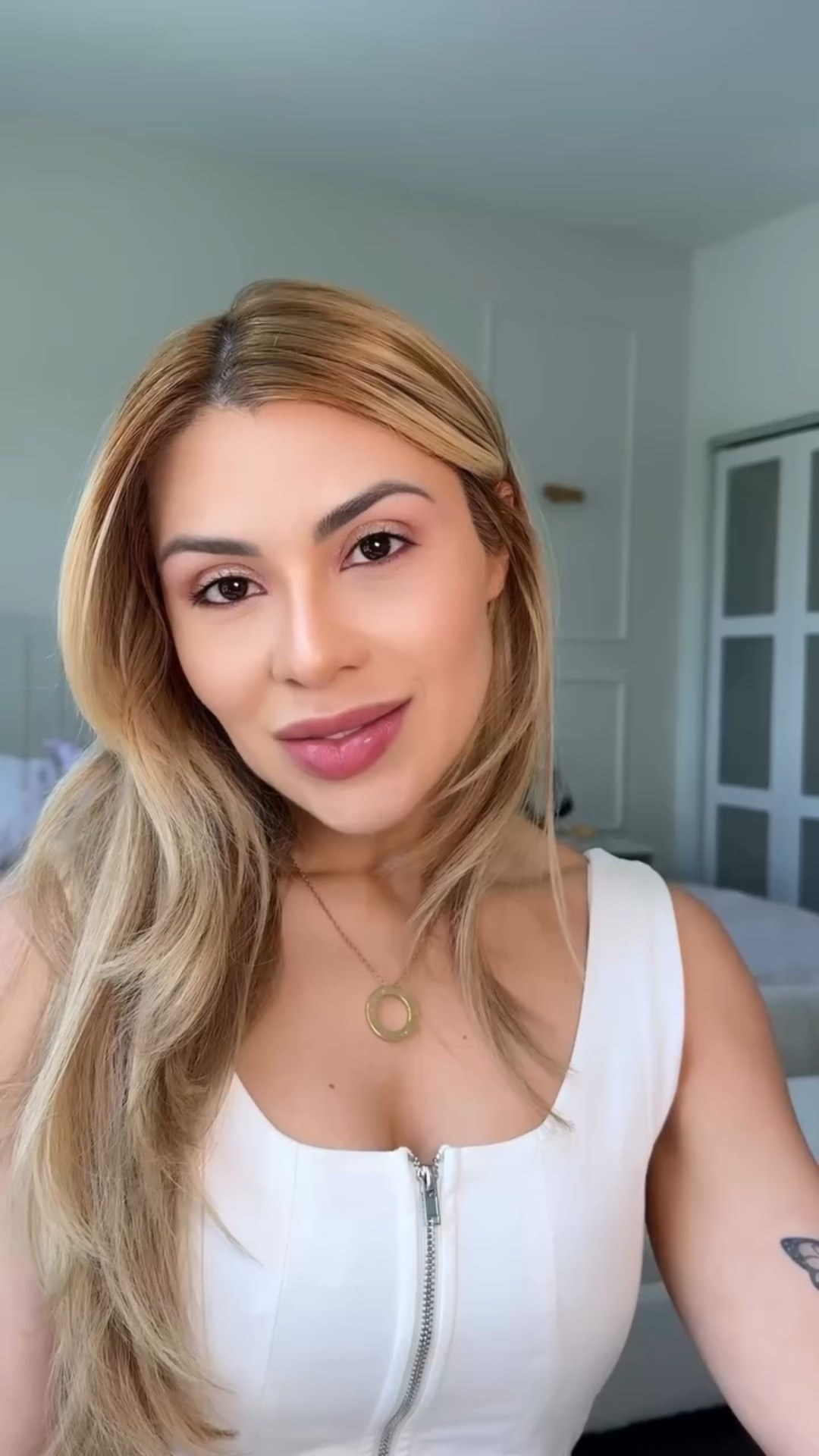 Speaking to the camera with zero script today — just me, my favorite lip balm, and a lot of hydration talk 💋✨ @jlobeauty 

I’ve been using the JLO Beauty BESO Balm, and let me tell you… this ultra-hydrating lip mask is more than just a nighttime essential. I love applying it throughout the day for soft, healthy-looking lips — and the rich texture means no constant reapplying 🙌🏼

My lips feel nourished, juicy, smooth, protected and naturally plump — exactly what I want in a daily lip care product!

PS: Excuse my accent and any grammar slip-ups — English isn’t my first language 😅 but my love for skincare? Fluent. 😌

And brands — I’d love to bring this same energy to your next campaign 💼✨

#lipcare #hydratedlips #ugccreator #beautycontentcreator #jlobeauty #besobalm