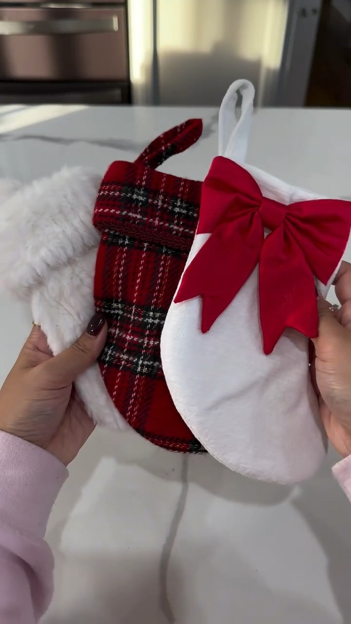 These adorable mini stockings are perfect for gifting! Comment STOCKING for 🔗🔗 to your DM! 
•
•
•
#mini #giftidea #giftideasforher #giftideas #miniburrbasket #burrbasket #affordablegifts #affordablegiftideas #affordablegifting #christmas #Christmasgifts #christmasmagic