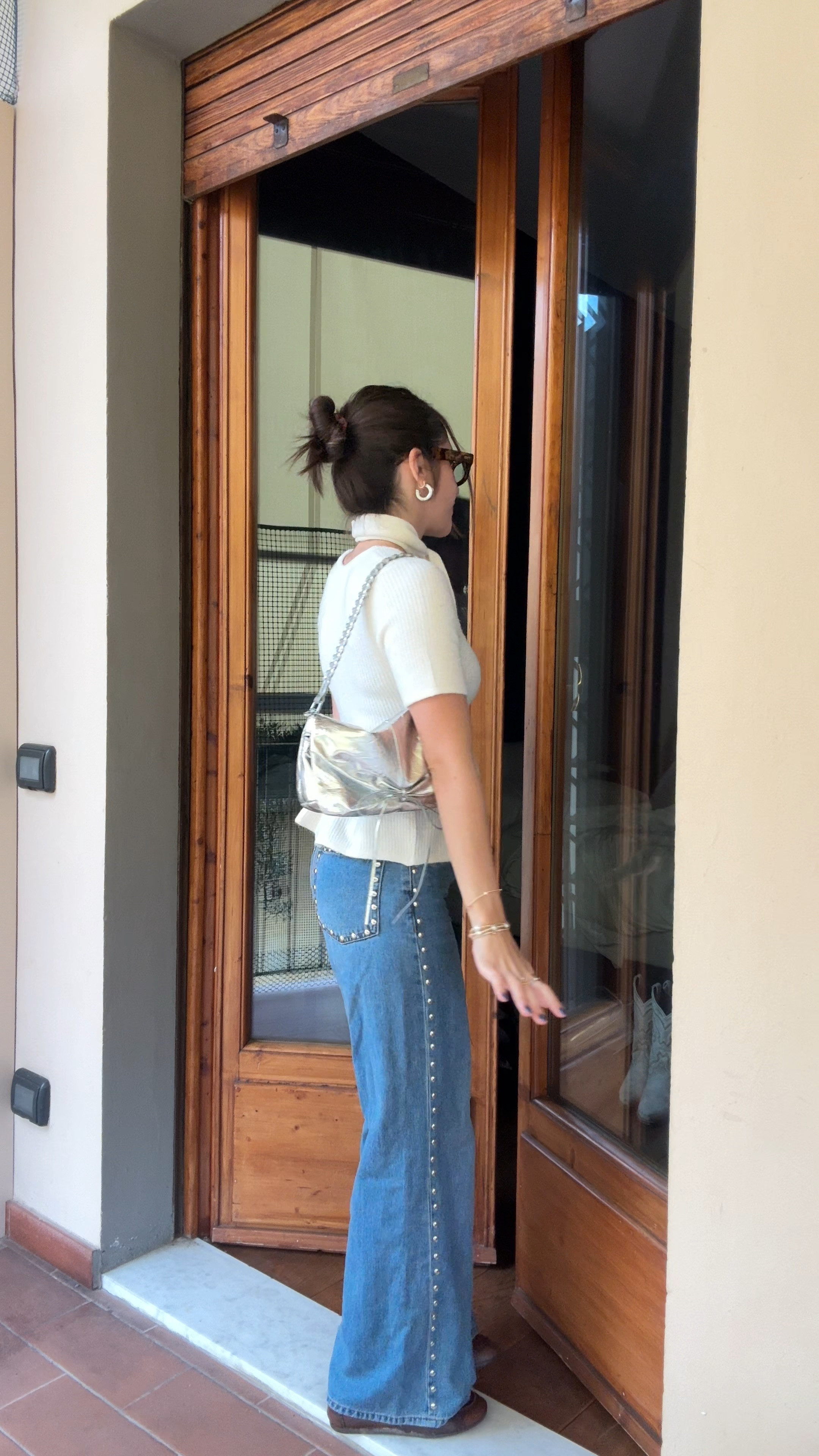 love me a little neck scarf moment🤍 @hm #ootd #florenceoutfit #italy #falloutfitinspo
