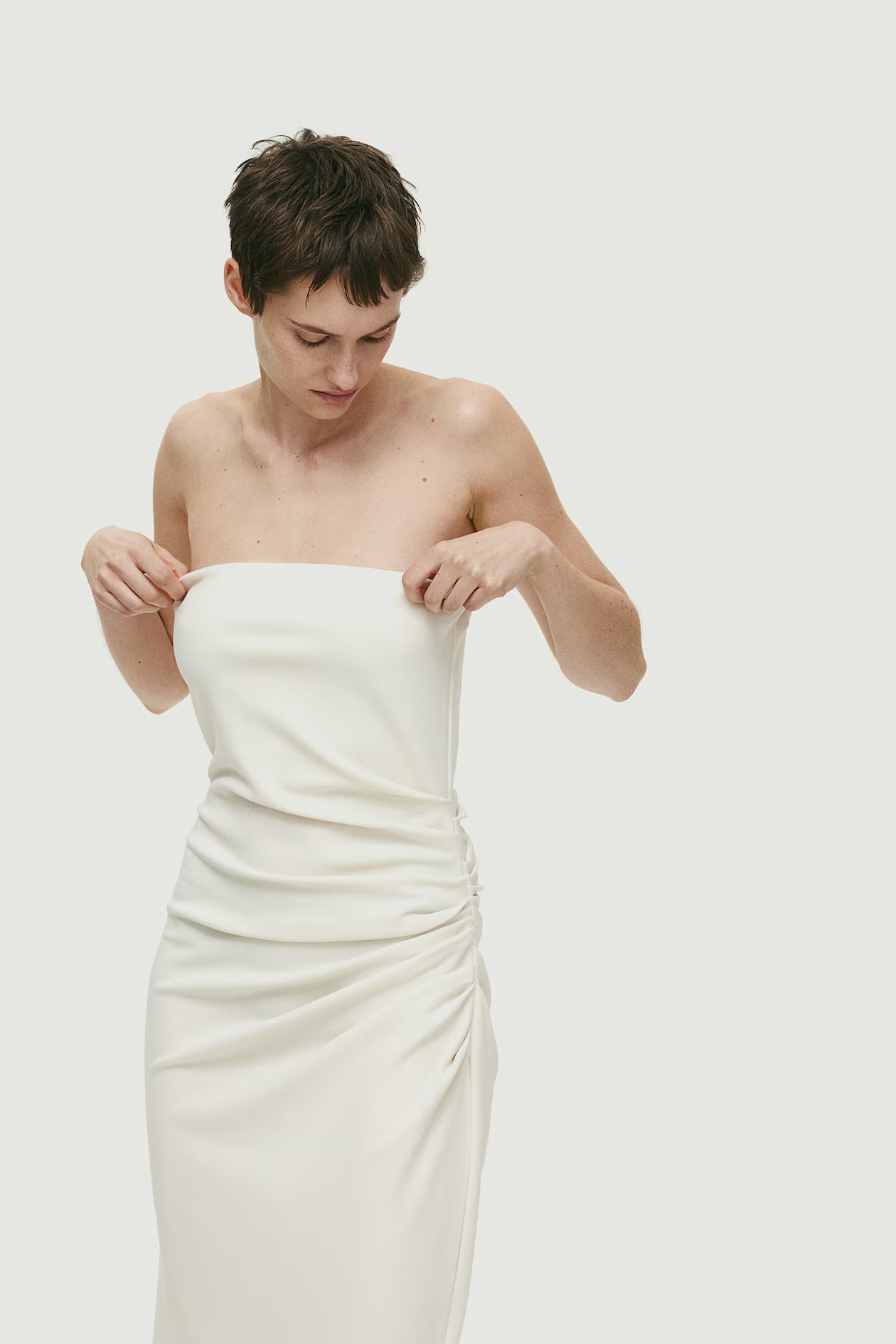 Drapiertes Bandeau-Kleid - Ärmellos - Midi - Cremefarben - Ladies | H&M AT | H&M (DE, AT, CH, NL, FI)